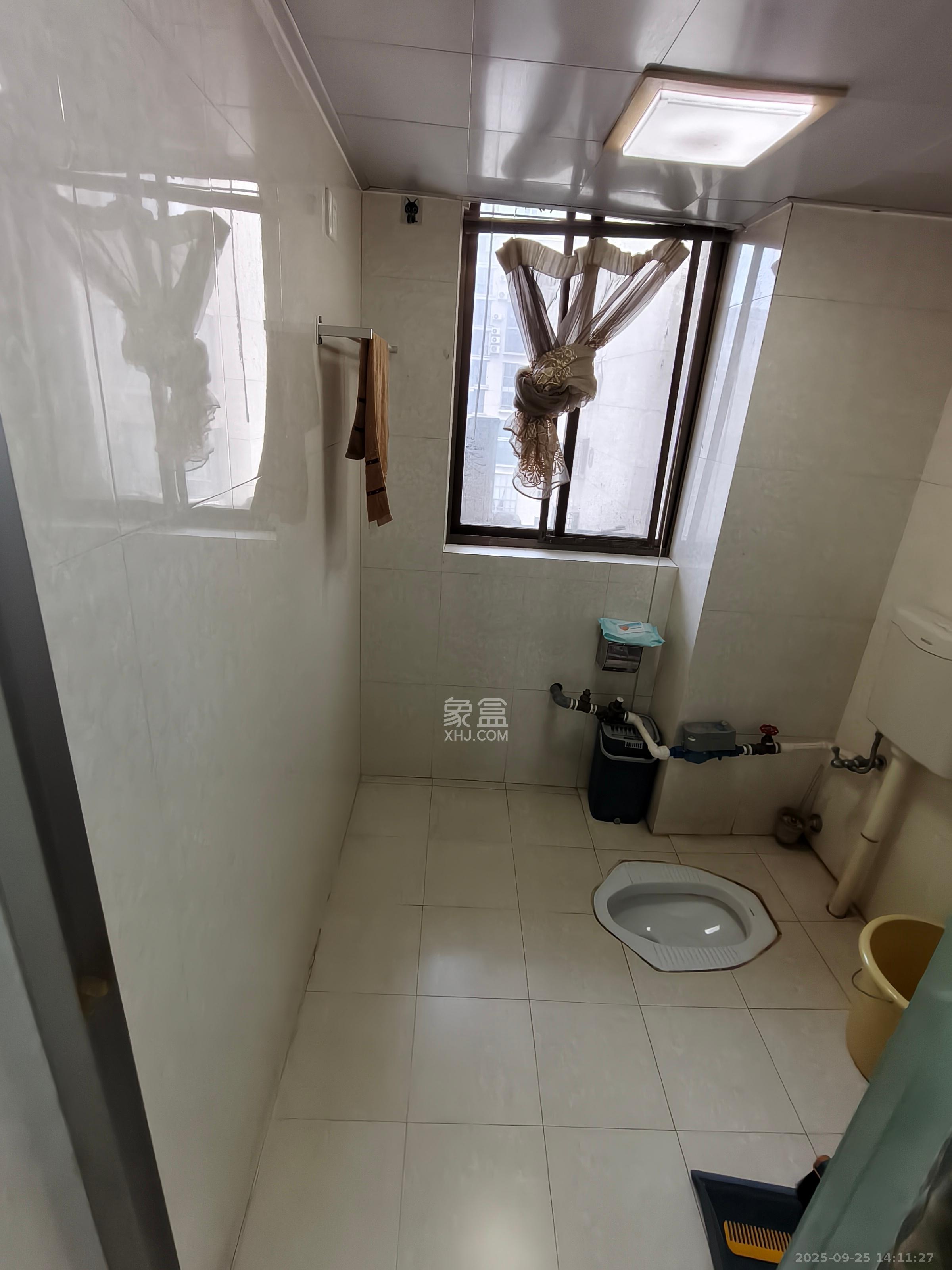 金色比华利 3室2厅2卫 2300.0元/月 金色比华利 3室2厅2卫 2300.0元/月室内图