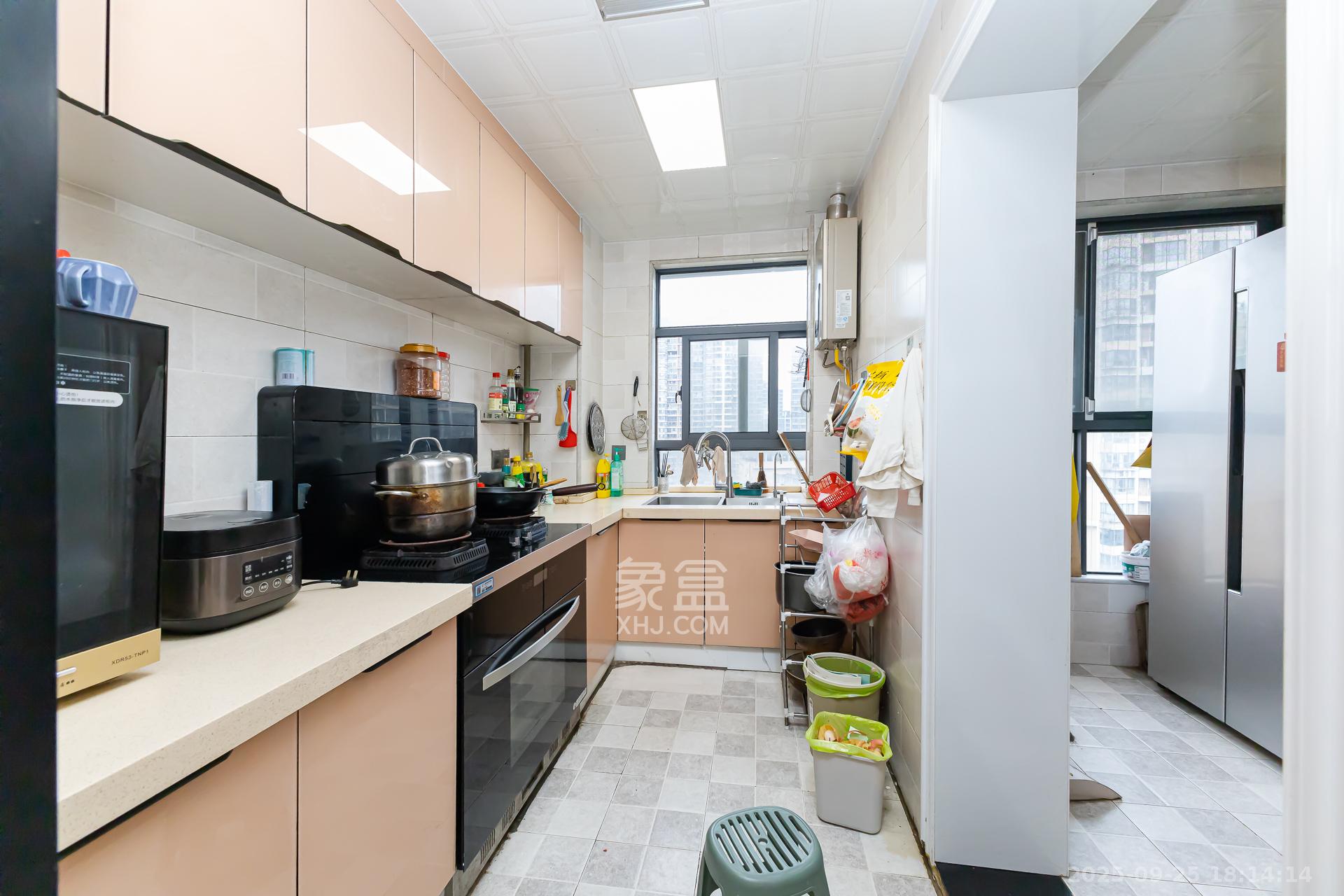 勤诚达新界 4室3厅2卫 91.8万 勤诚达新界 4室3厅2卫 91.8万厨房