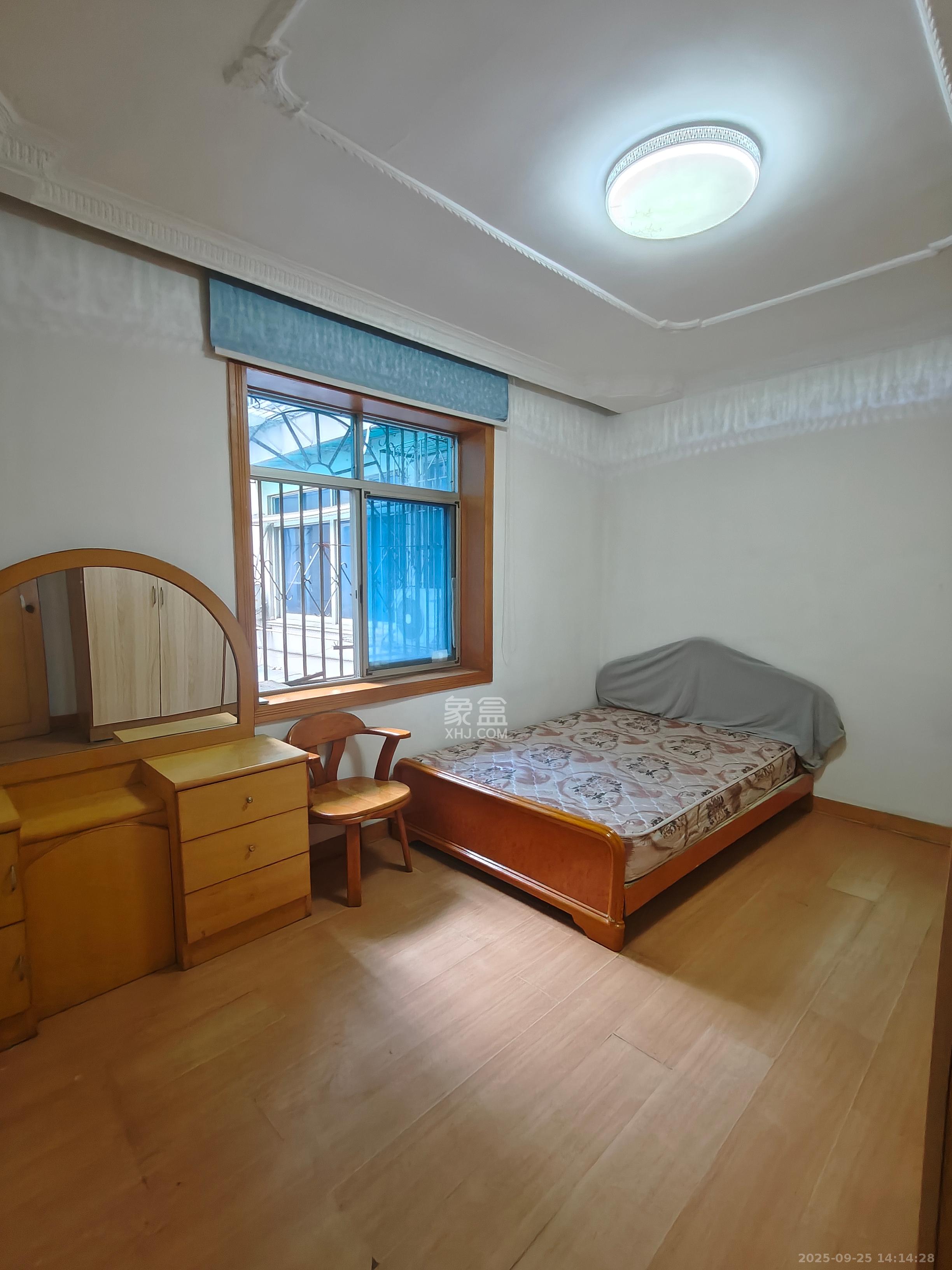 物资厅宿舍(五一大道) 3室1厅1卫 2500.0元/月 物资厅宿舍(五一大道) 3室1厅1卫 2500.0元/月室内图