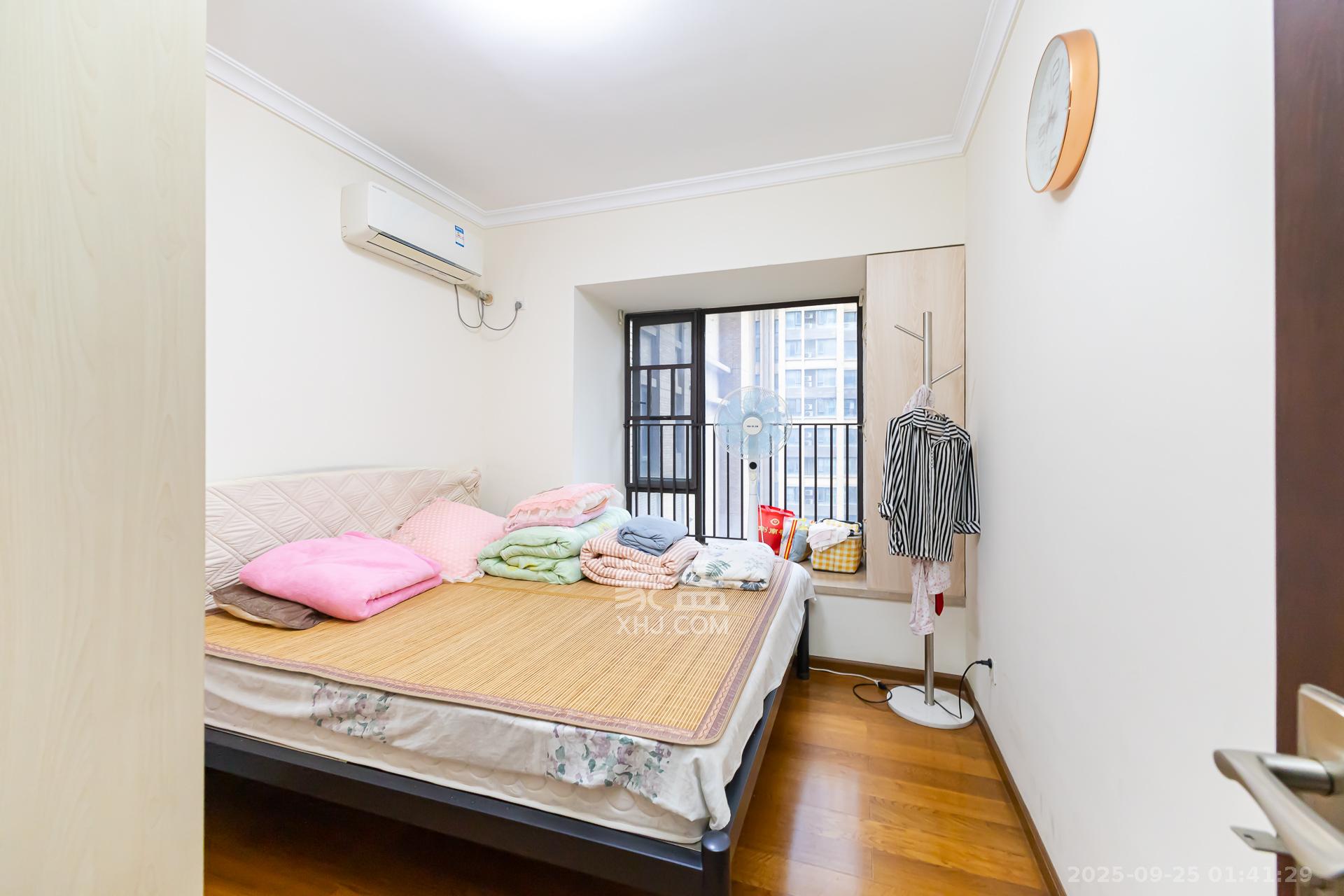 时代倾城一期 3室2厅2卫 84.0万 时代倾城一期 3室2厅2卫 84.0万卧室