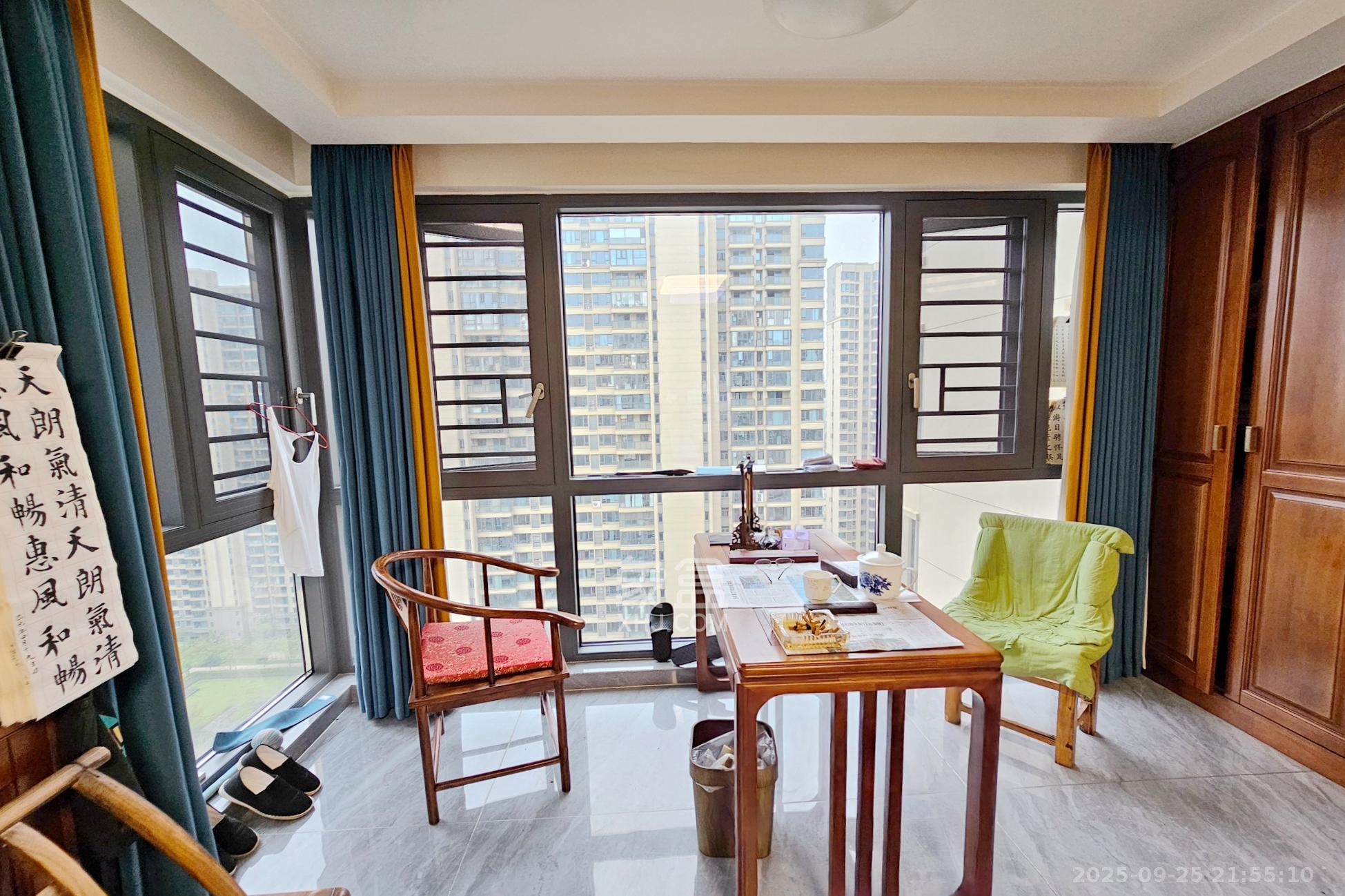 长房东旭国际 4室2厅2卫 192.0万 长房东旭国际 4室2厅2卫 192.0万阳台