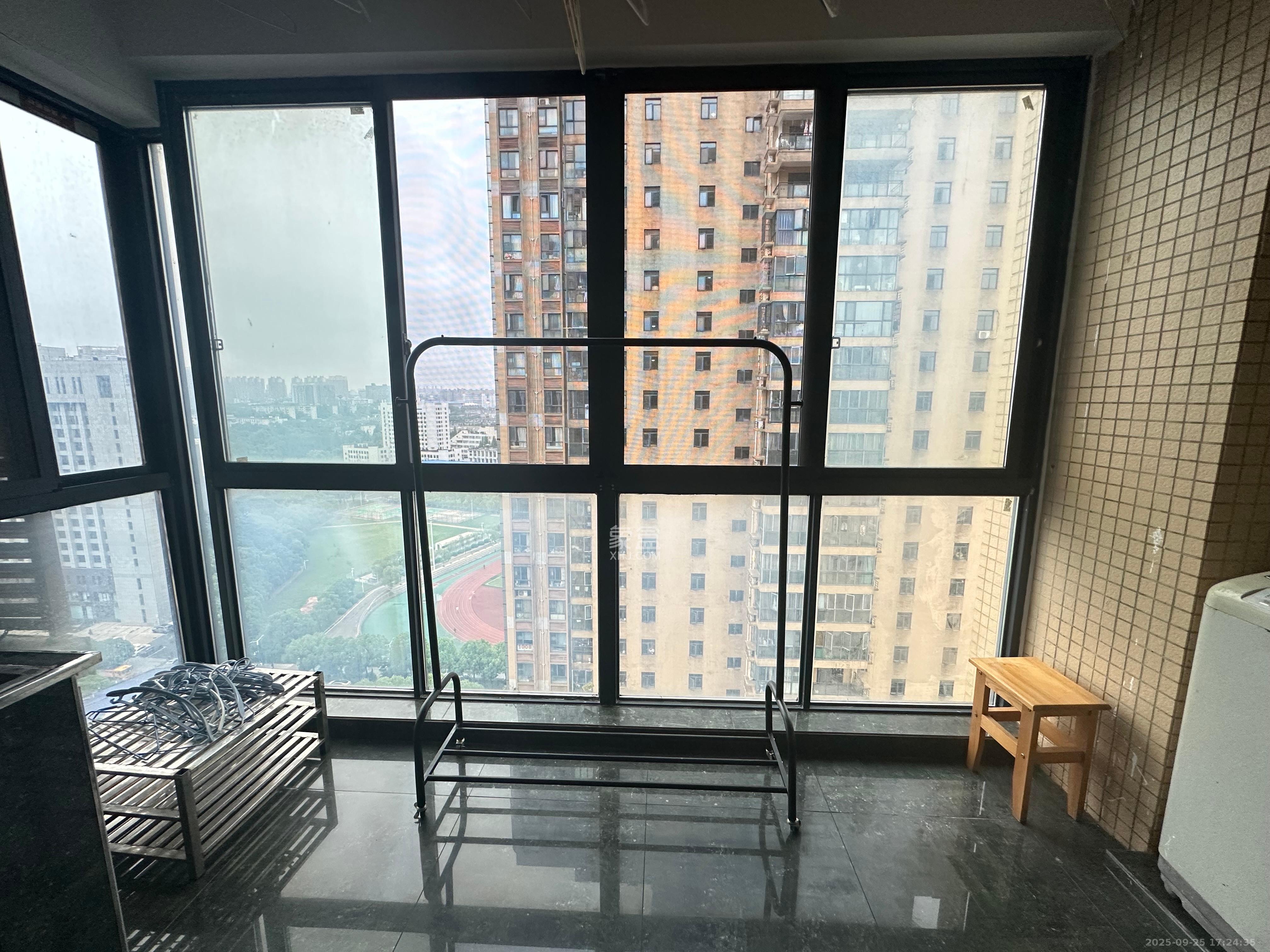 剑桥名门  2室1厅1卫    1800.0元/月室内图