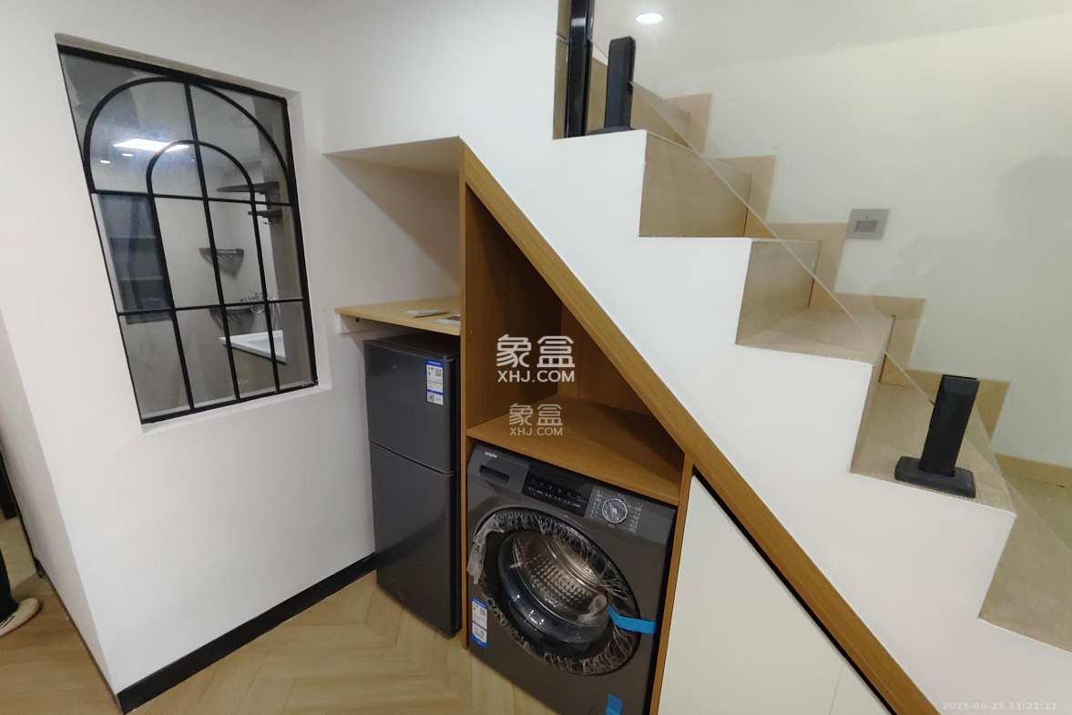 力高凤凰新天 2室1厅1卫 2100.0元/月 力高凤凰新天 2室1厅1卫 2100.0元/月室内图