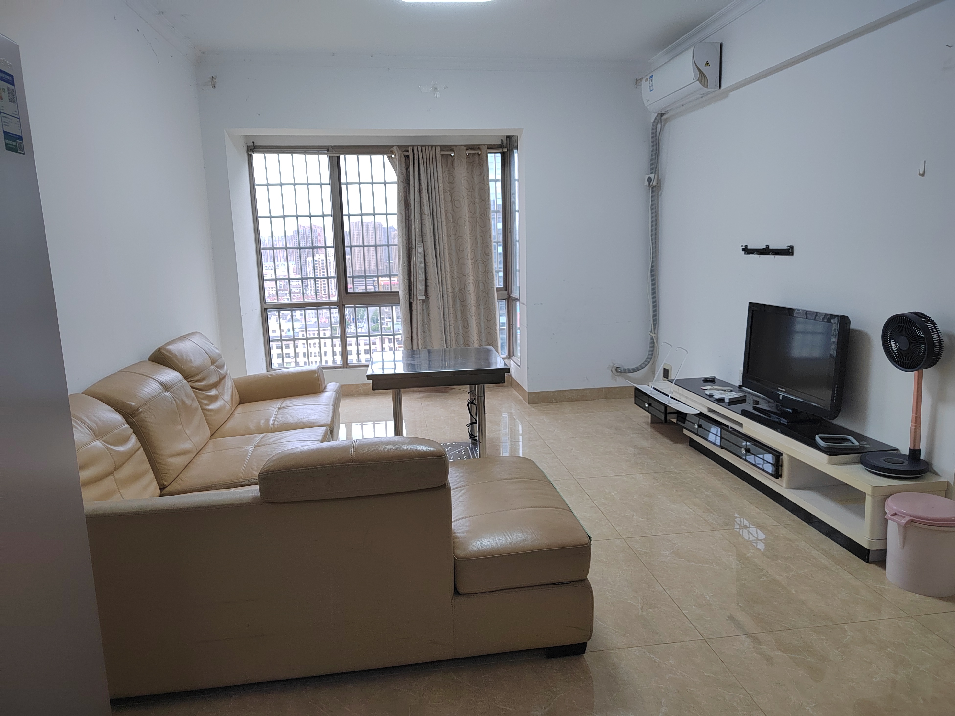 崇和中苑 2室1厅1卫 1500.0元/月 崇和中苑 2室1厅1卫 1500.0元/月室内图