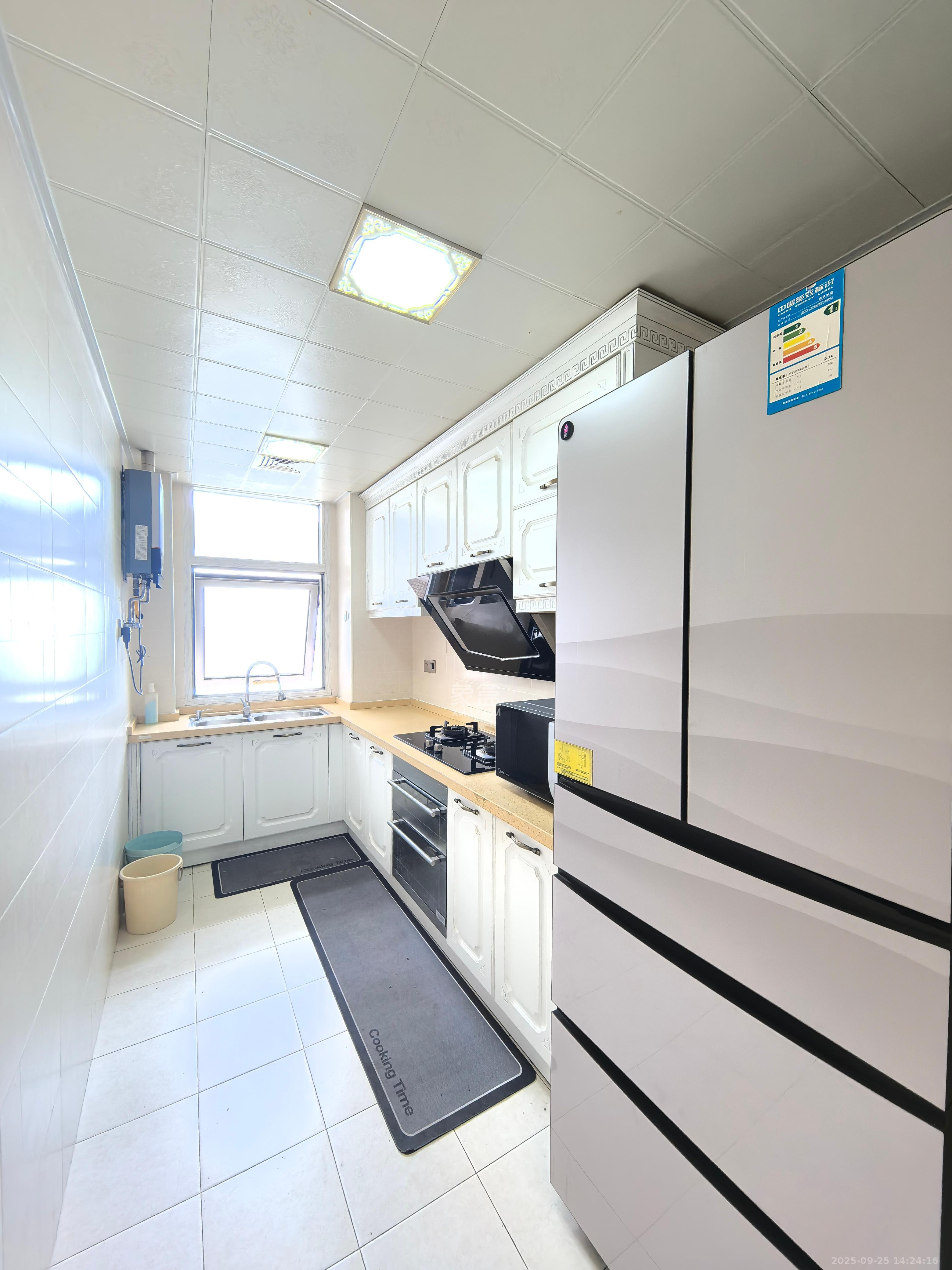 湖韵佳苑 3室2厅1卫 3500.0元/月 湖韵佳苑 3室2厅1卫 3500.0元/月室内图