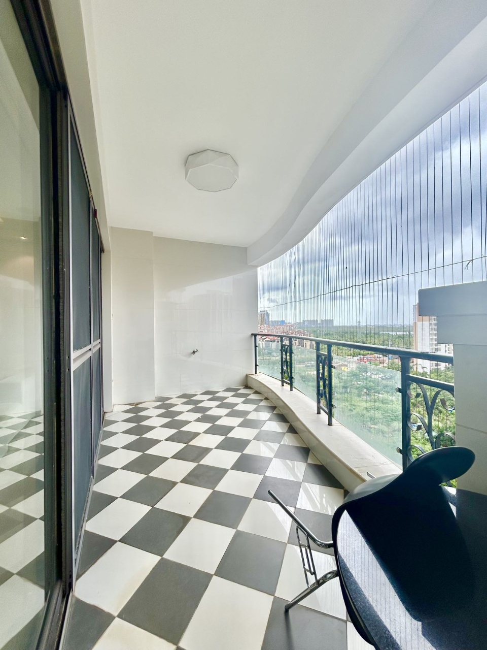 滨江帝景二期(三期) 4室2厅2卫 229.0万 滨江帝景二期(三期) 4室2厅2卫 229.0万室内图