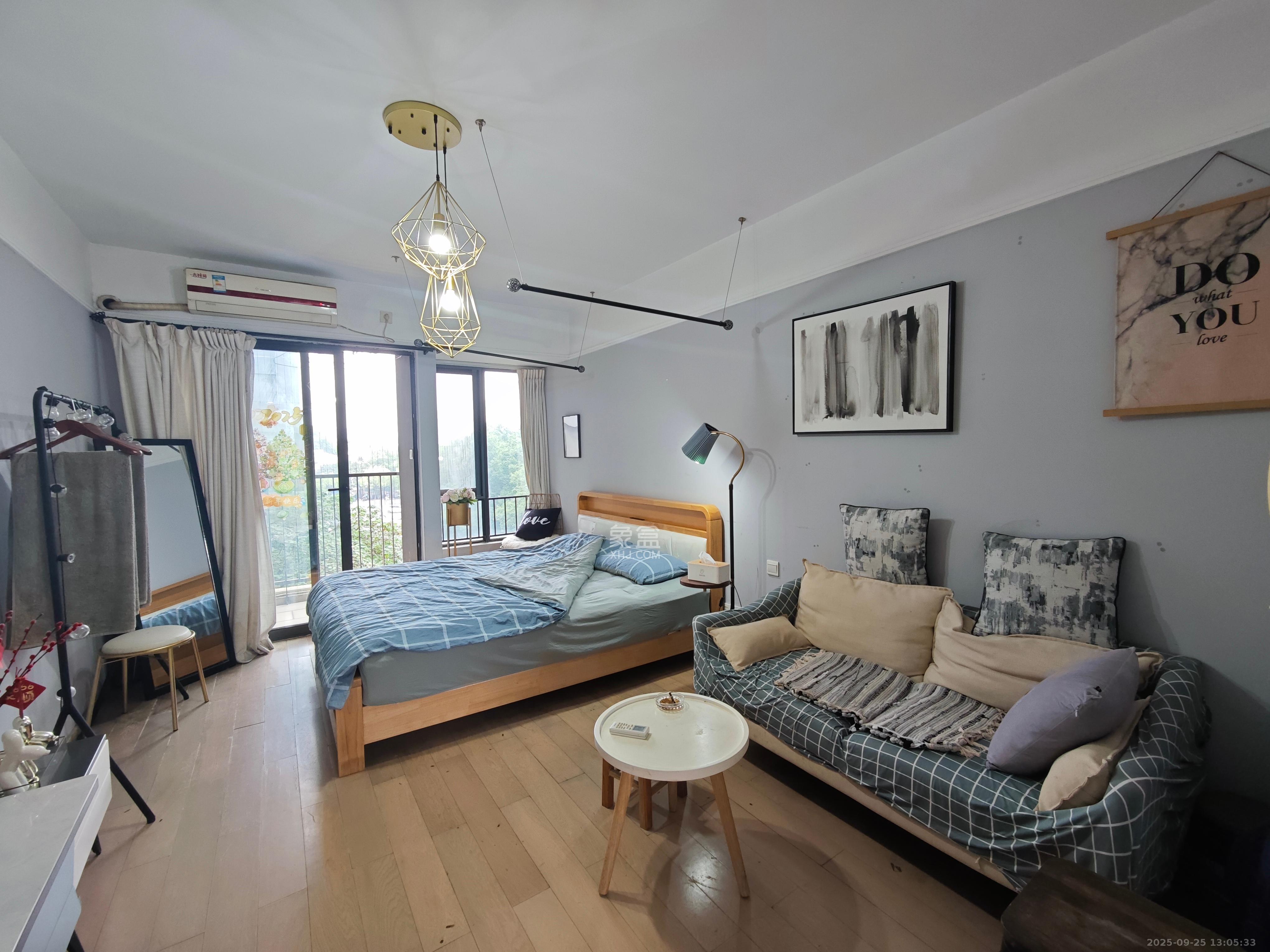 万科金色家园  1室1厅1卫    1600.0元/月