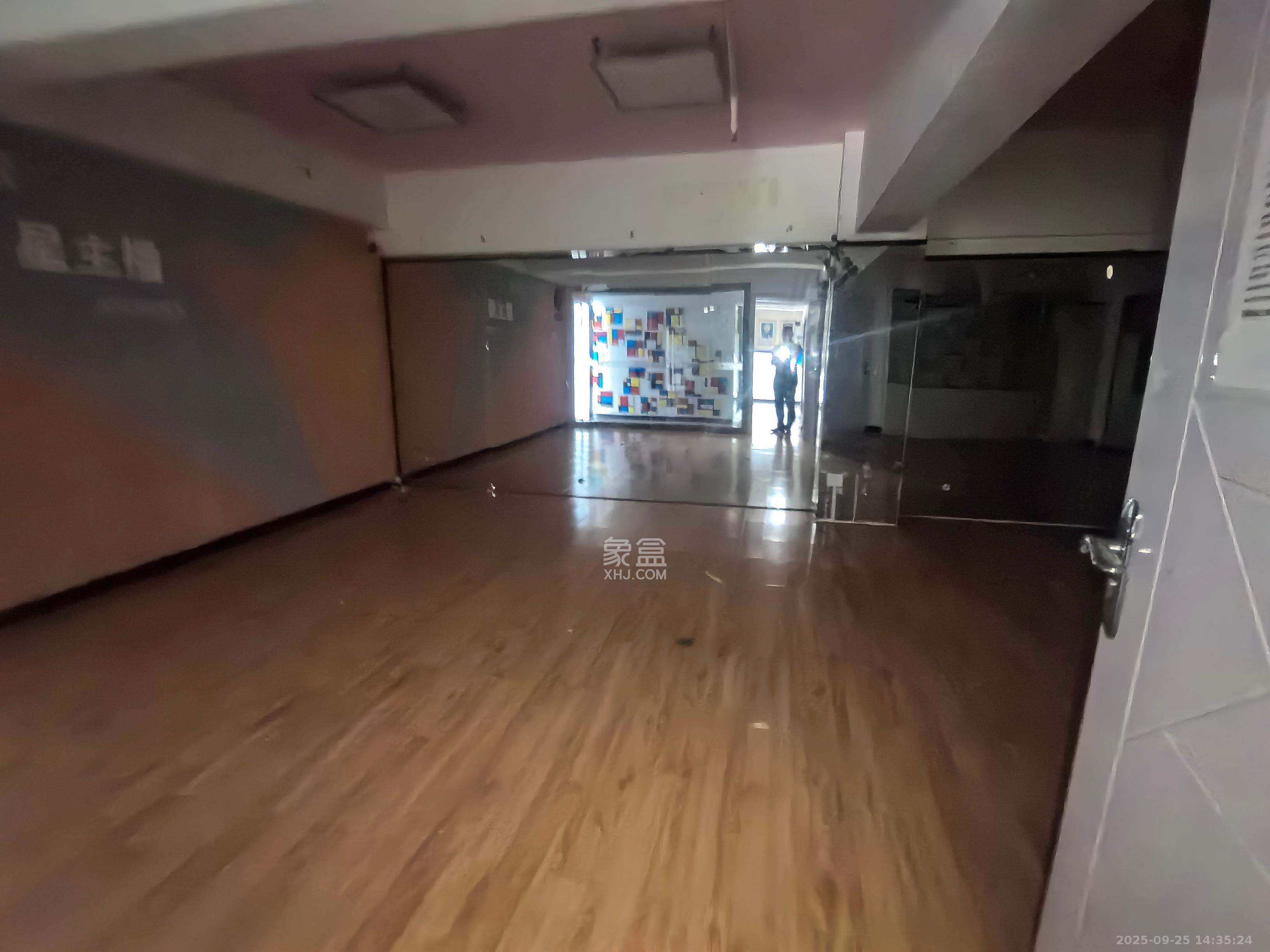 万科金域华府三四期   246.0㎡      10000.0元/月室内图