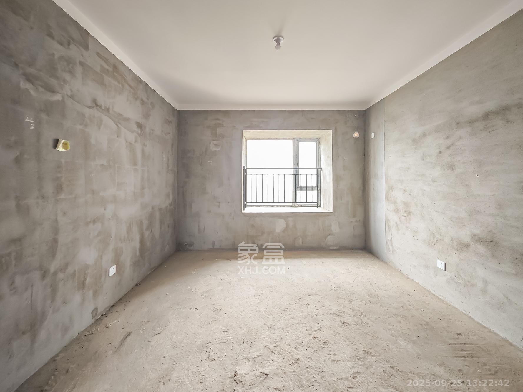 钱隆世家  4室2厅2卫    125.0万卧室