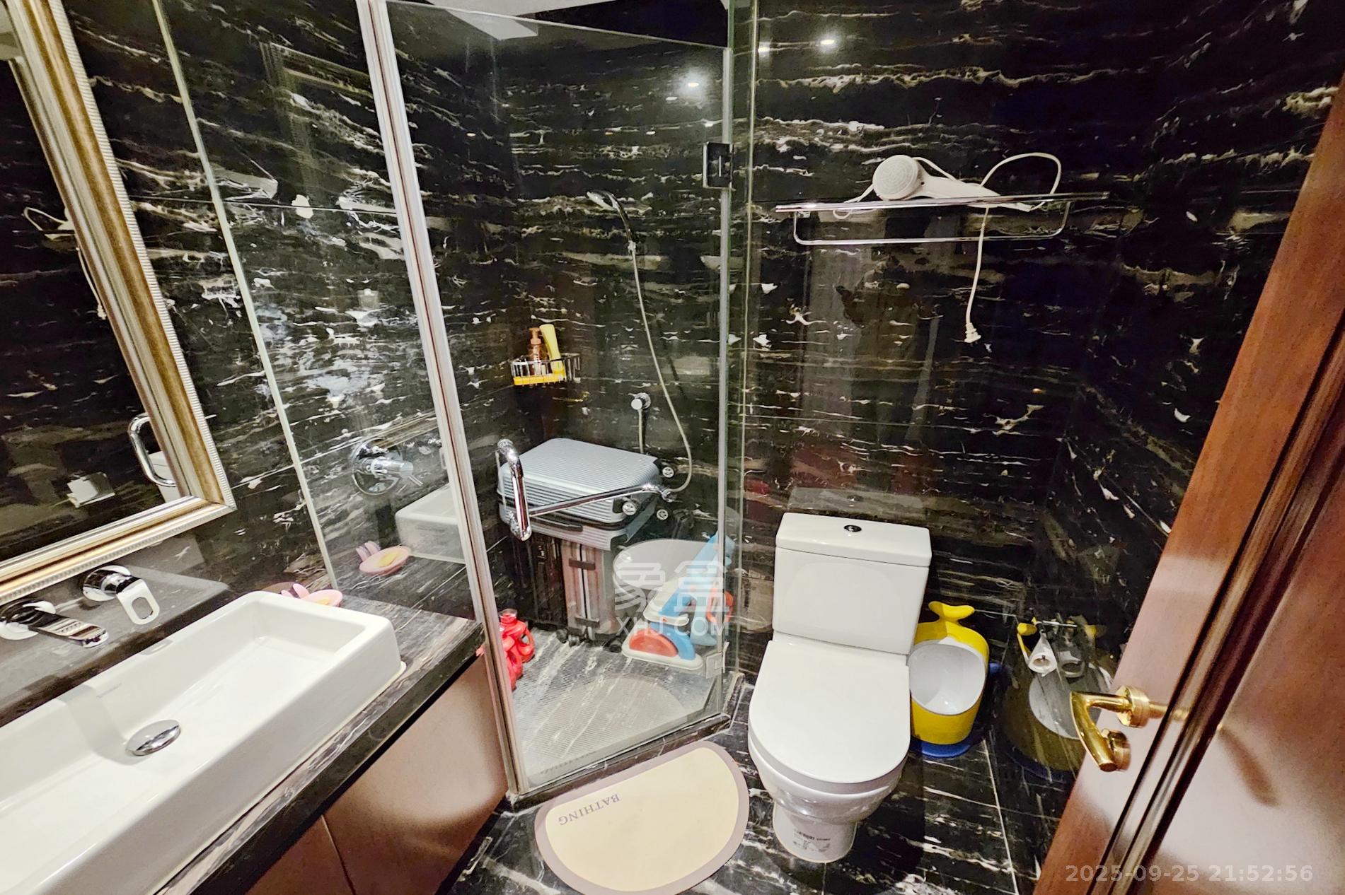 运达中央广场一、二期 3室2厅3卫 320.0万 运达中央广场一、二期 3室2厅3卫 320.0万卫生间