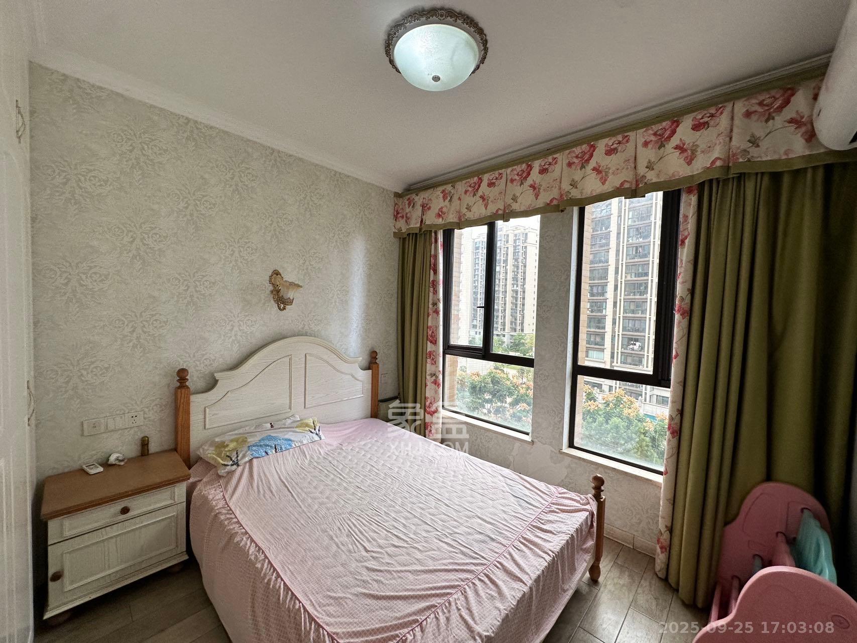 奥林匹克花园贡院三期 3室1厅1卫 2400.0元/月 奥林匹克花园贡院三期 3室1厅1卫 2400.0元/月室内图