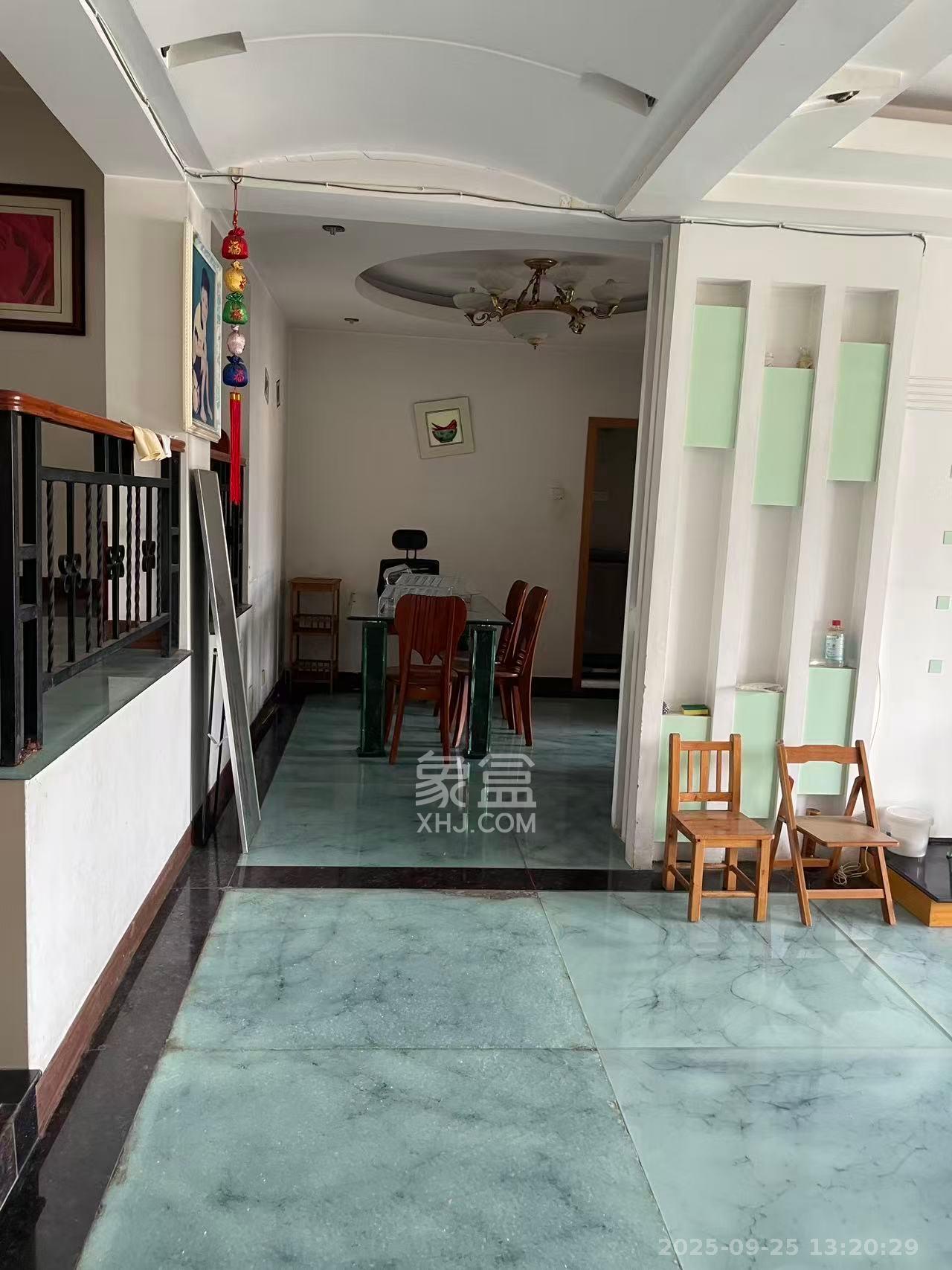 恒达花园  4室2厅2卫    2600.0元/月室内图