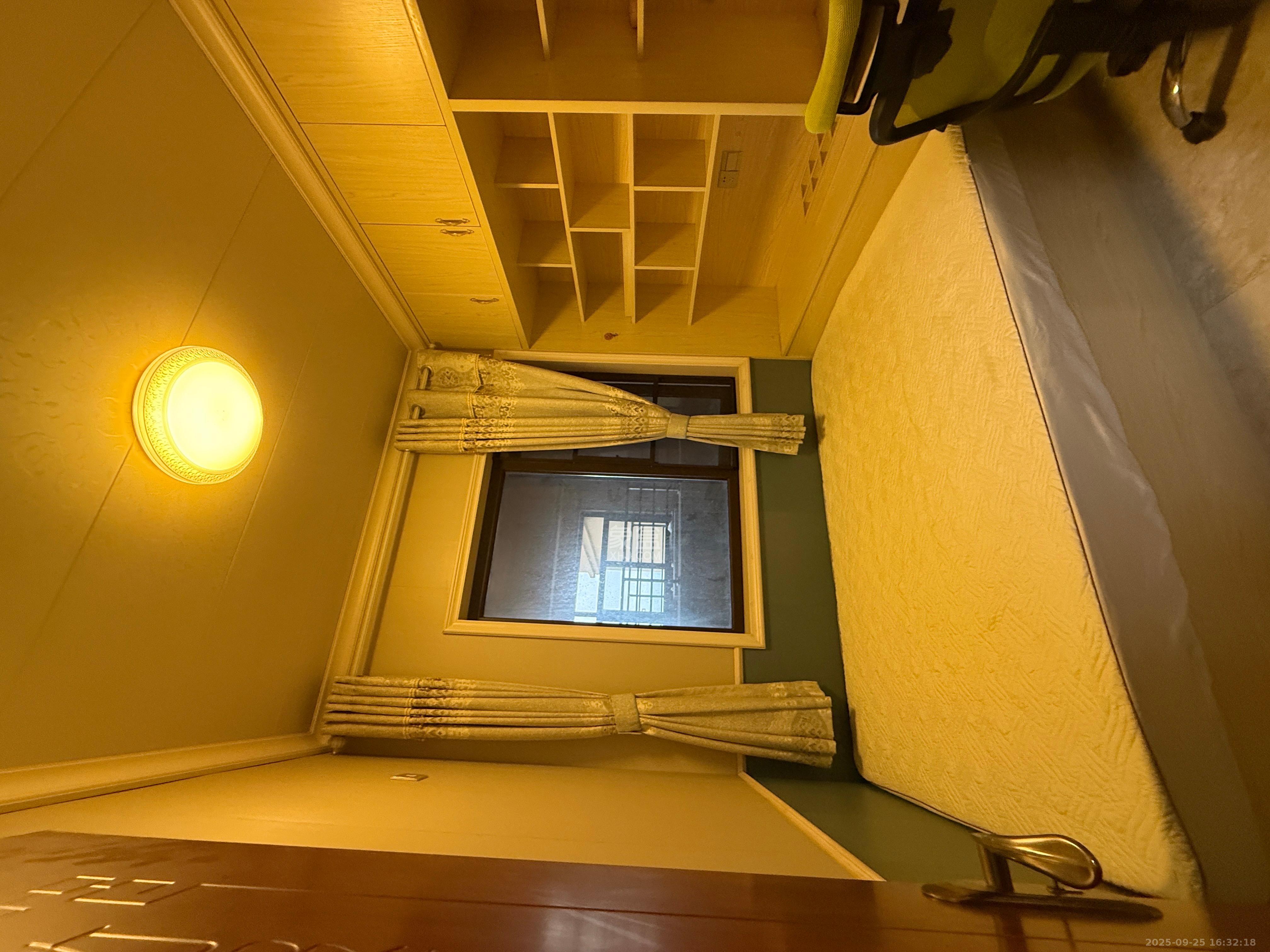 华润置地广场二期  3室2厅2卫    2600.0元/月室内图