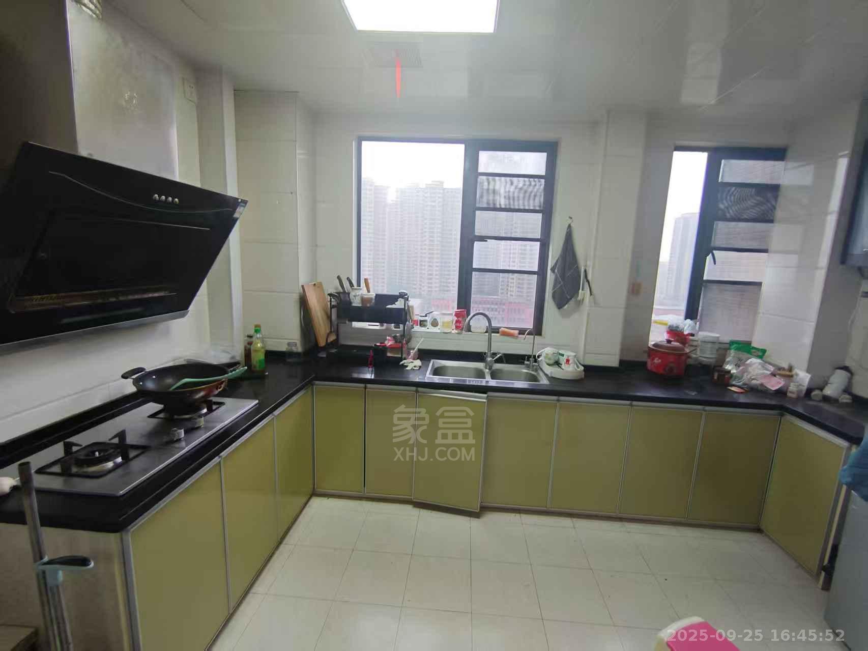 春藤小镇 3室2厅2卫 1600.0元/月 春藤小镇 3室2厅2卫 1600.0元/月室内图