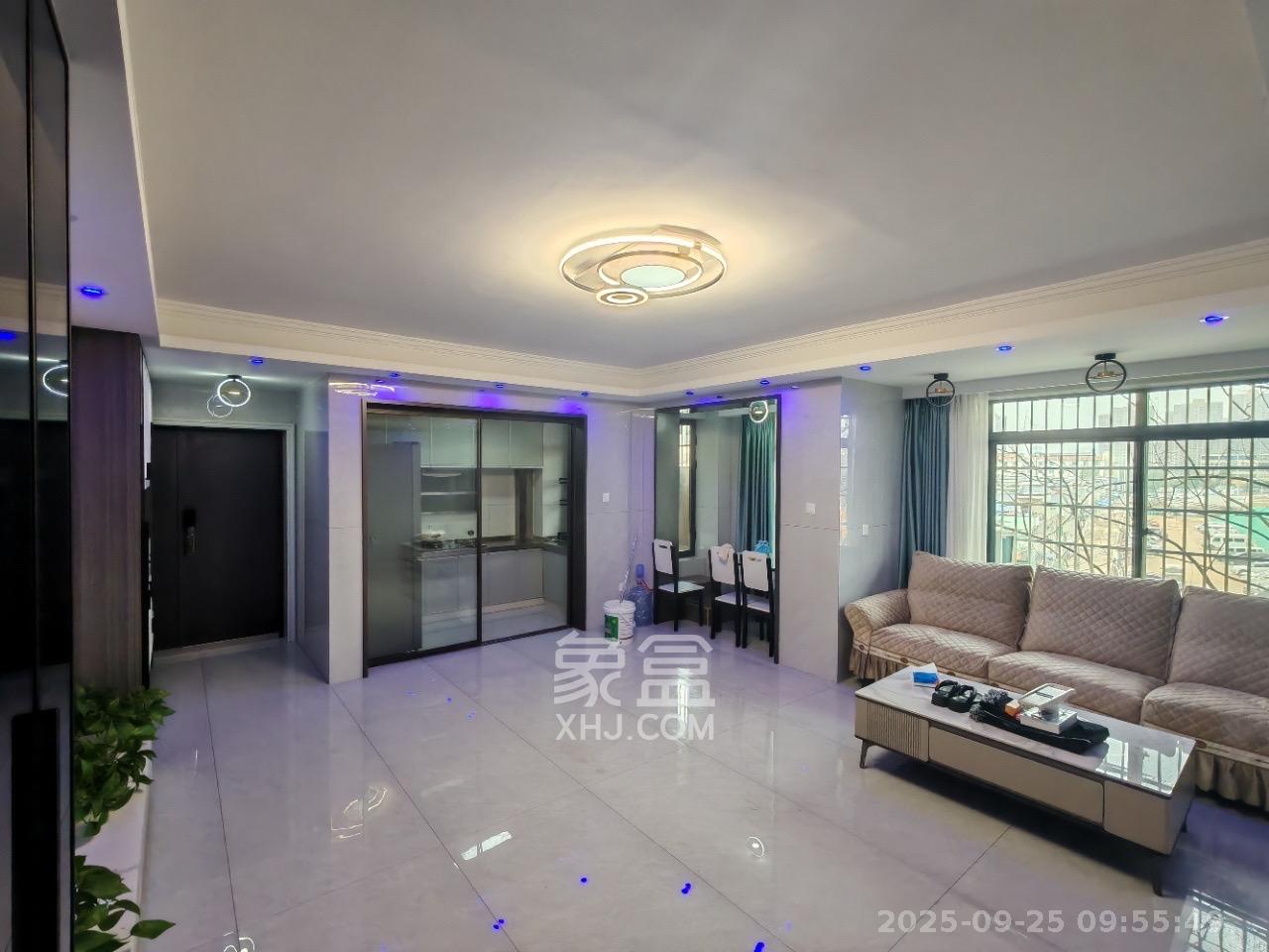 东岸梅园小区  2室2厅1卫   2400.00元/月室内图