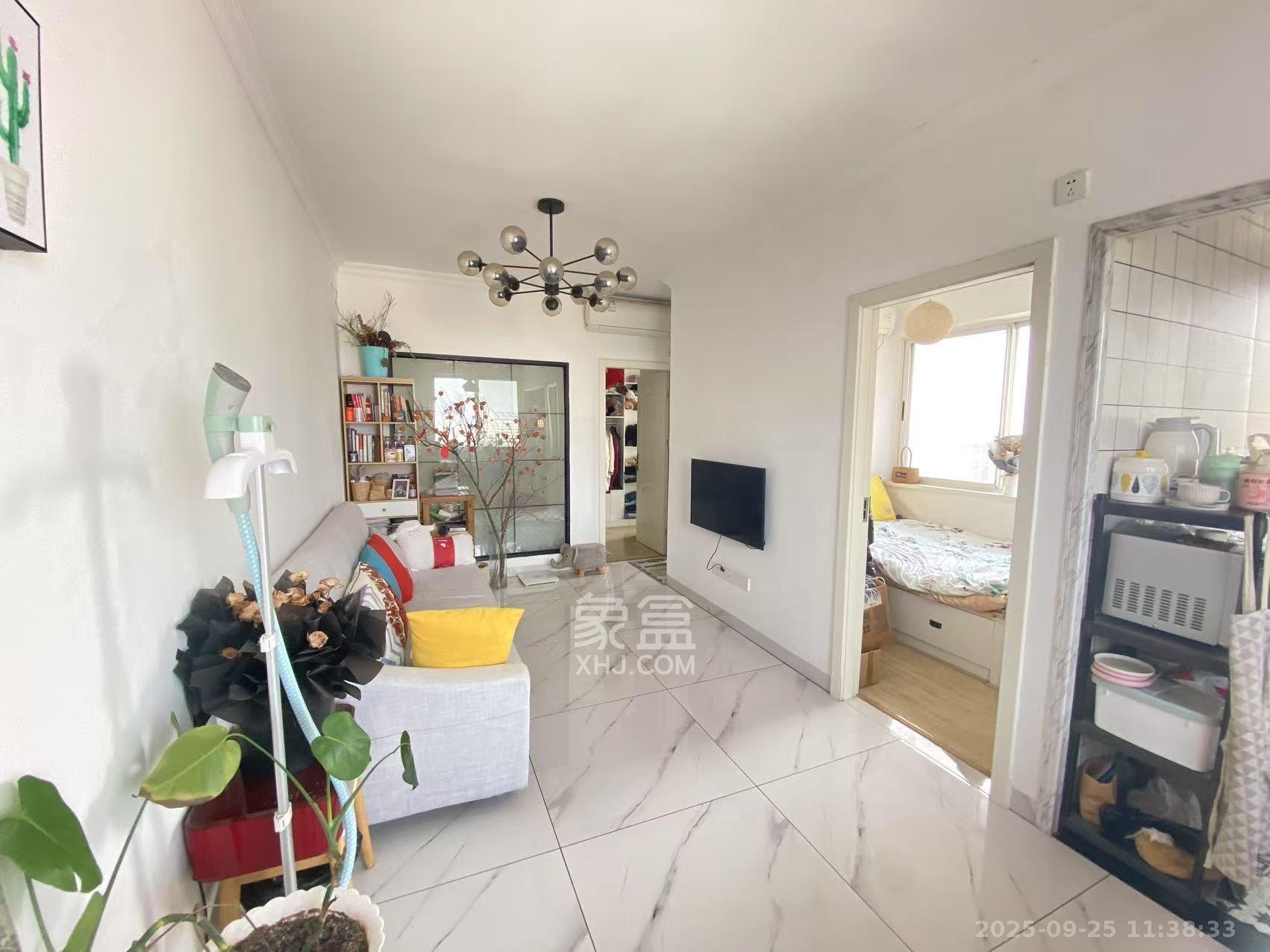 巧克力空间（建鸿达现代大厦）  2室2厅1卫    2400.0元/月室内图