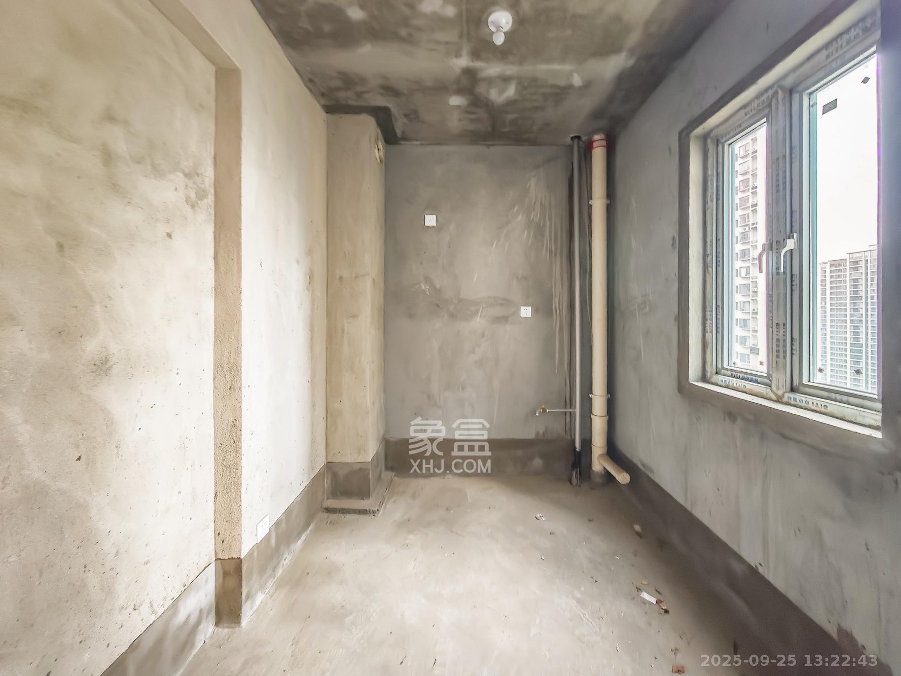 钱隆世家  4室2厅2卫    125.0万厨房