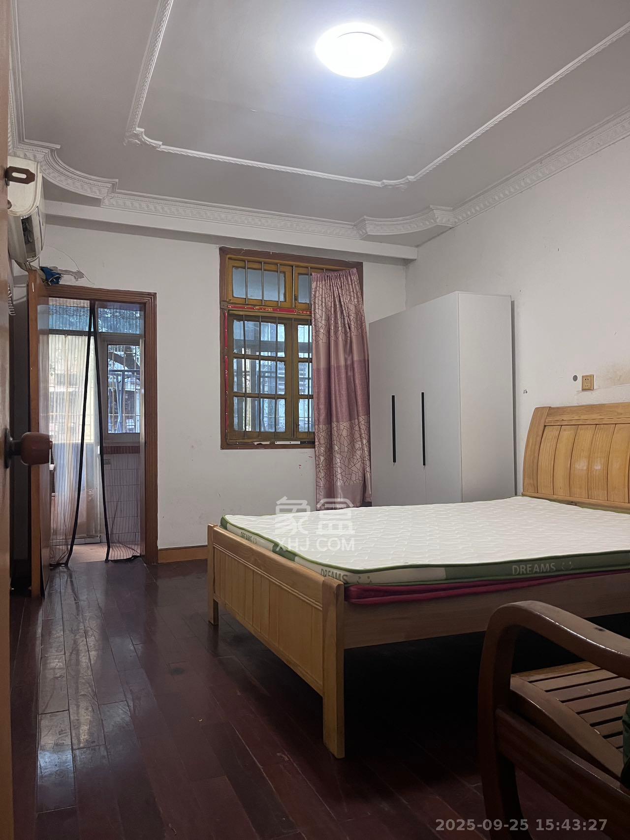 红旗区三片 2室1厅1卫 1400.0元/月 红旗区三片 2室1厅1卫 1400.0元/月室内图