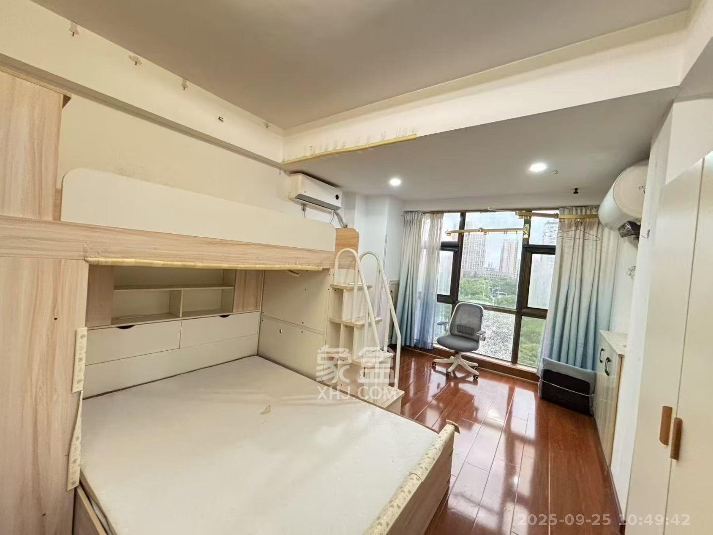 建鑫二期  1室1厅1卫    13.8万客厅