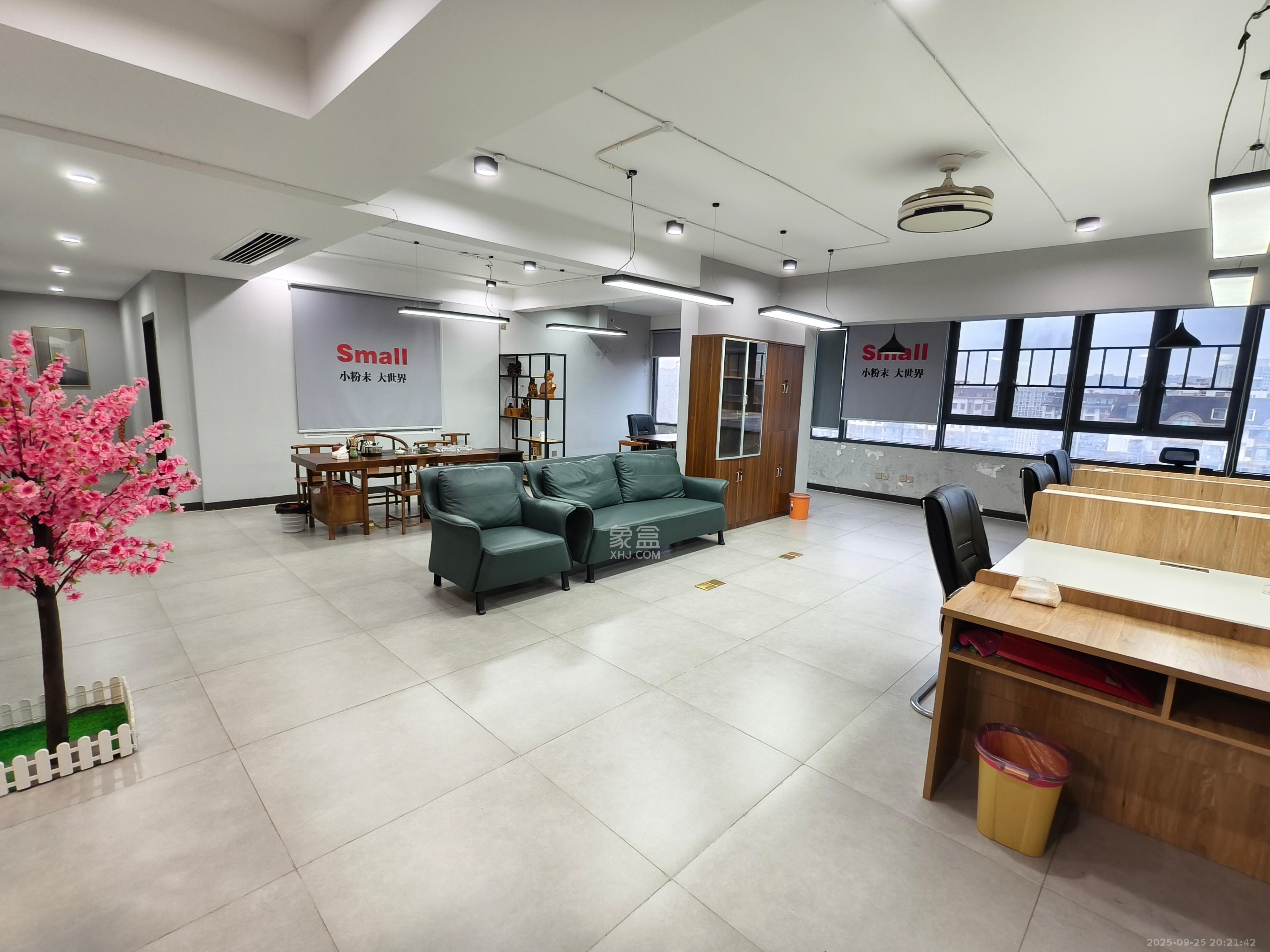 湘林家园(湘林小区电梯房) 4室2厅2卫 4800.0元/月 湘林家园(湘林小区电梯房) 4室2厅2卫 4800.0元/月室内图