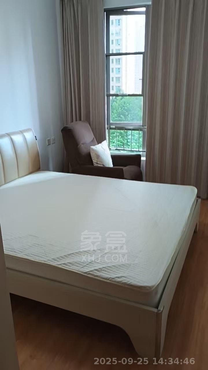 晋合湘水湾三期  2室2厅2卫    2200.0元/月室内图