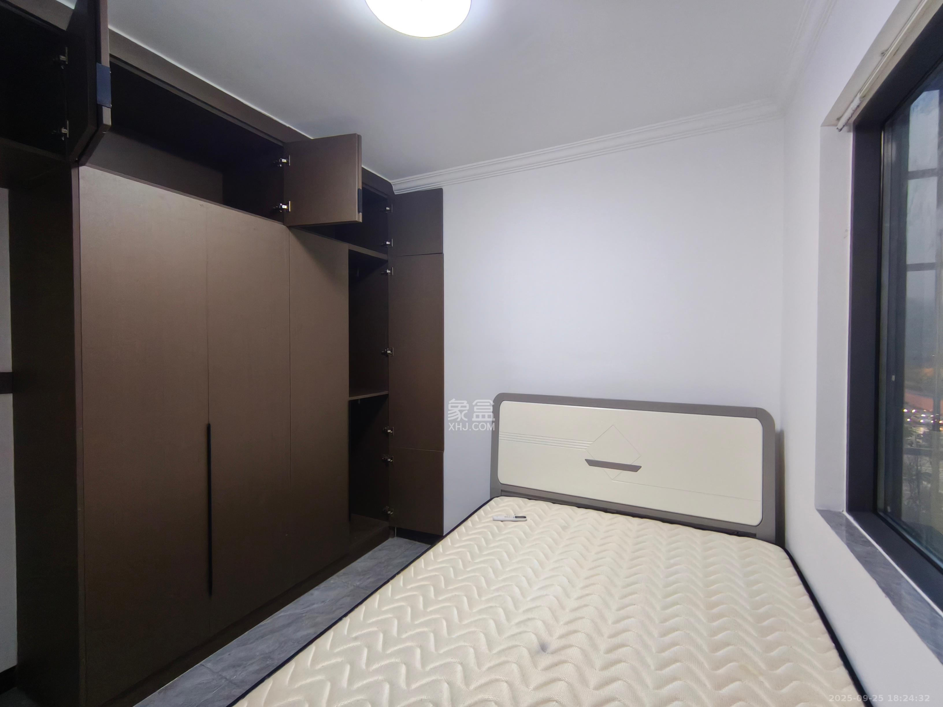 坪山家园  2室1厅1卫    1800.0元/月室内图