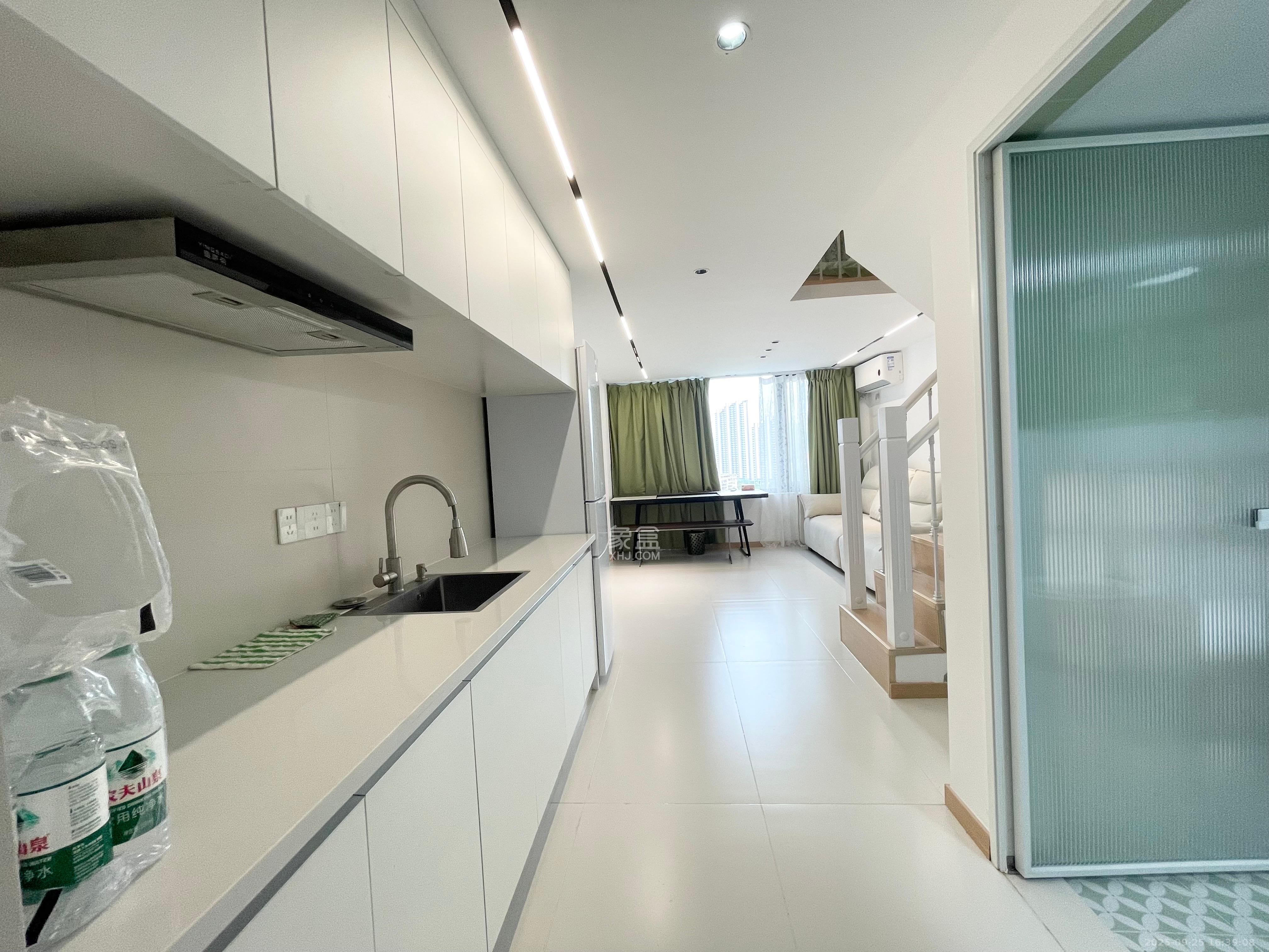 万科紫台  2室1厅1卫    2200.0元/月