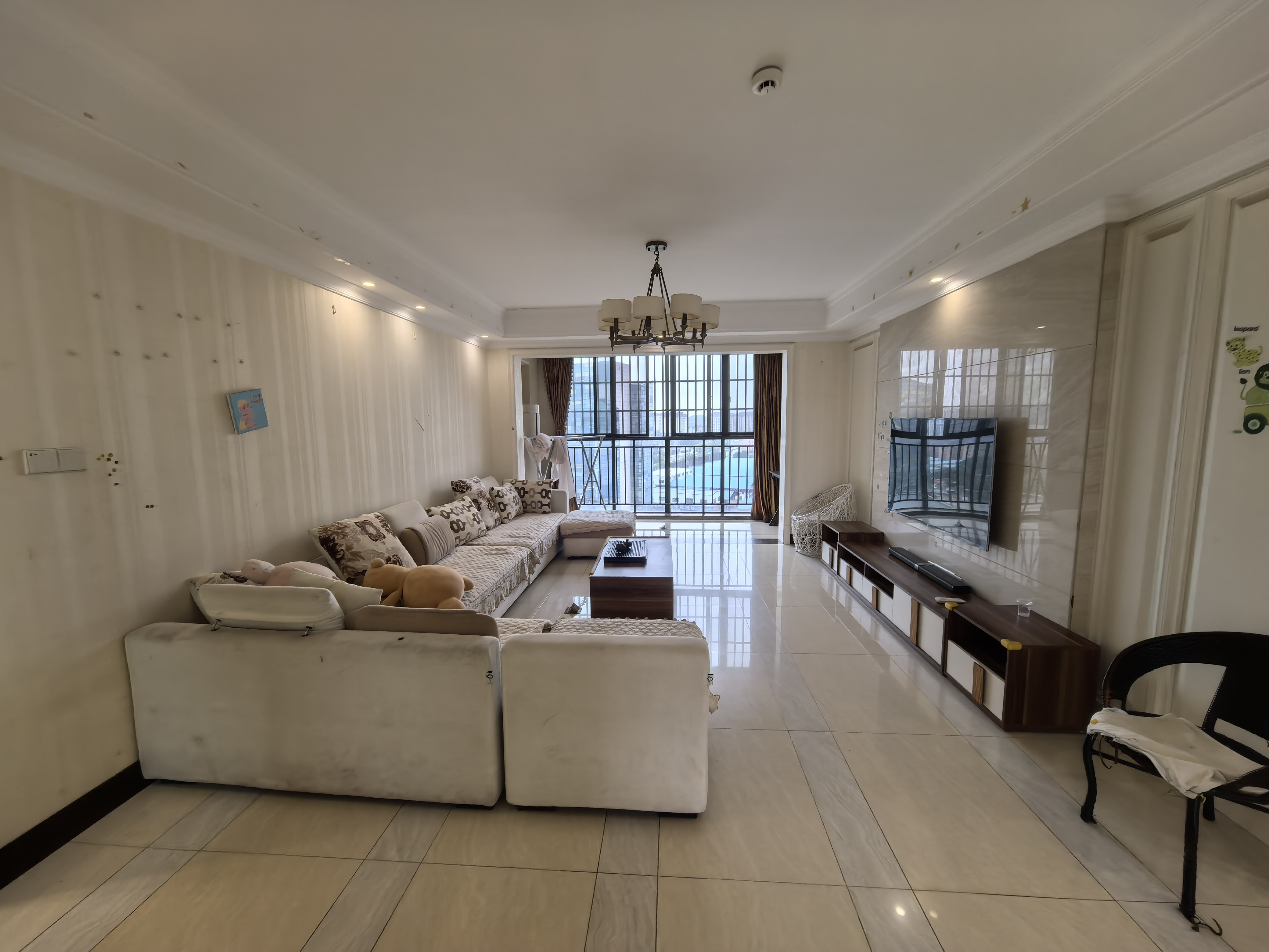 中信凯旋城（中信新城四期）  4室2厅2卫    2400.0元/月户型图