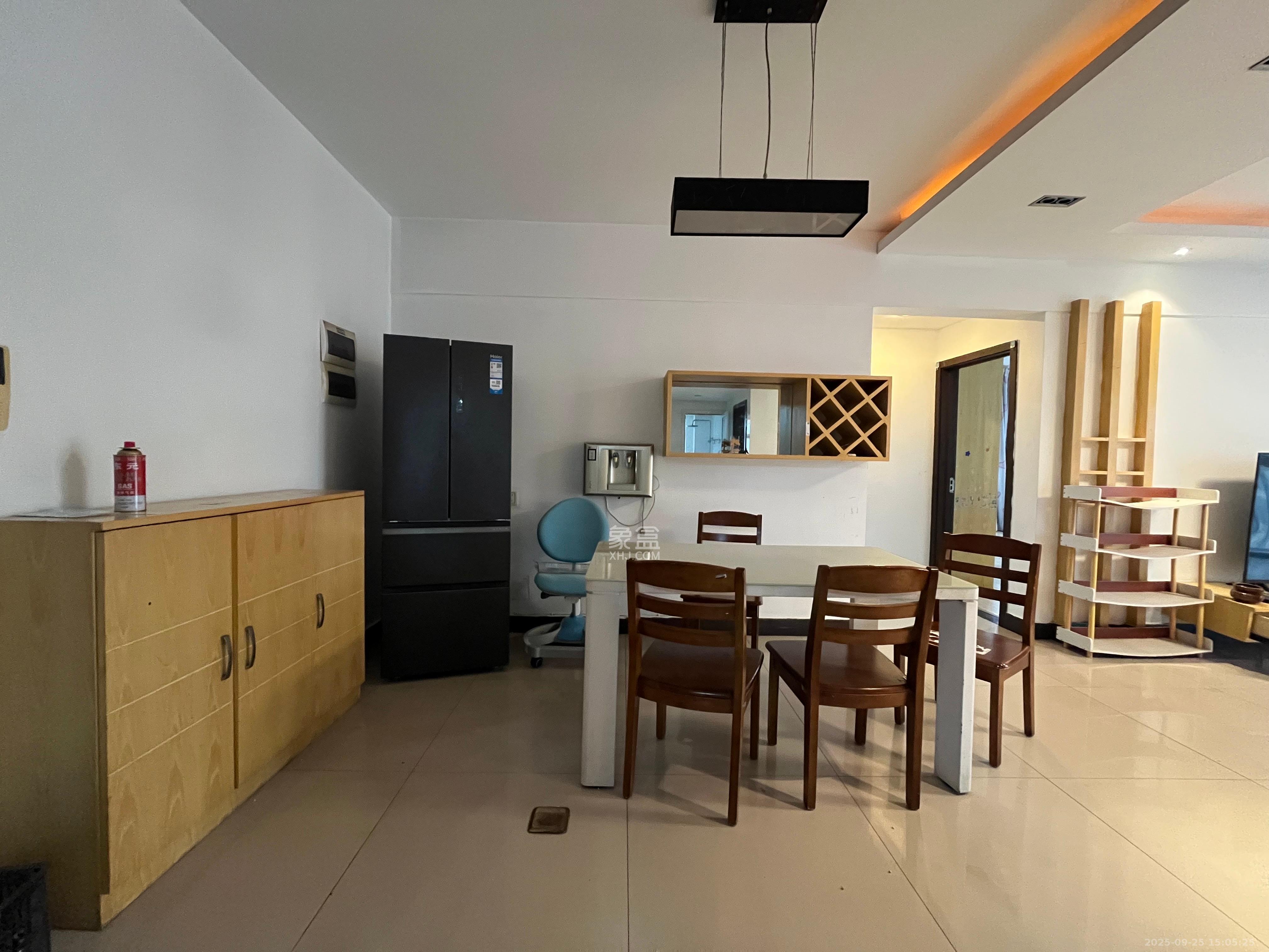 香海西岸 3室2厅1卫 2800.0元/月 香海西岸 3室2厅1卫 2800.0元/月室内图