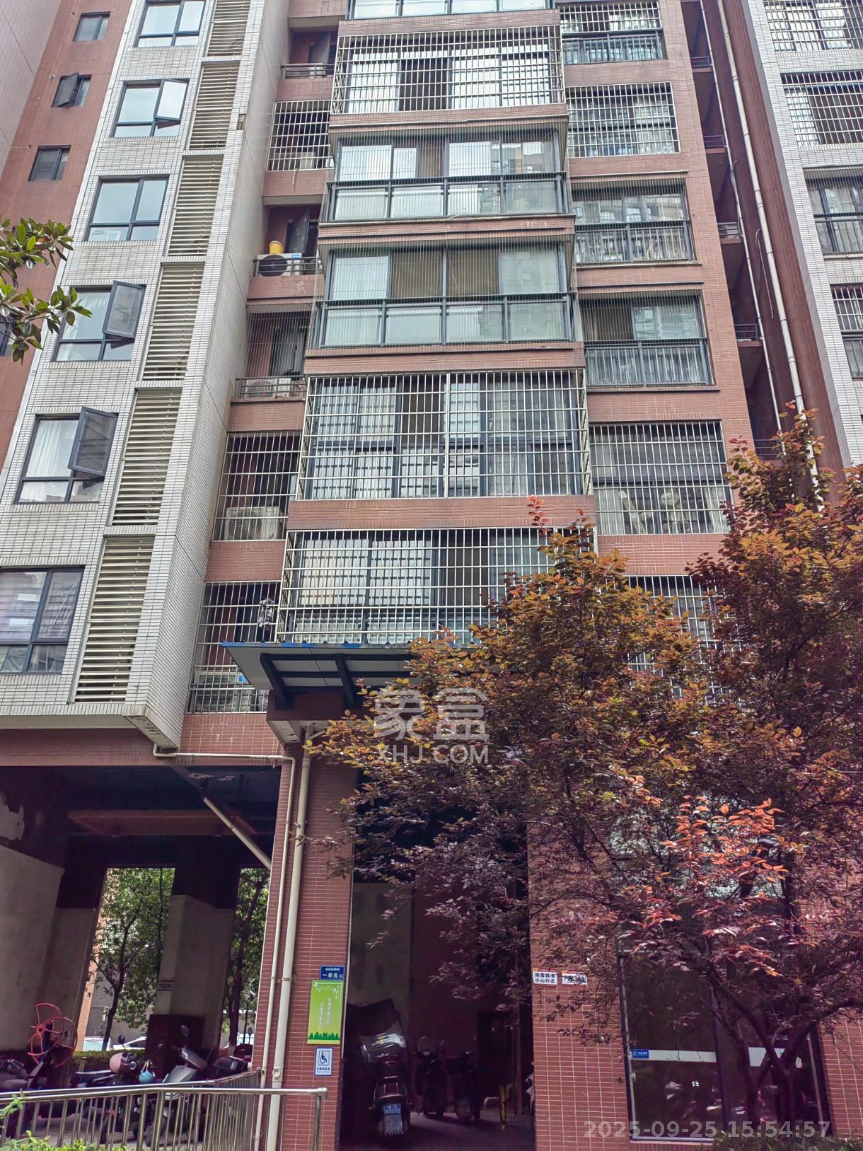 盛地尊域 4室2厅2卫 2000.0元/月 盛地尊域 4室2厅2卫 2000.0元/月室内图