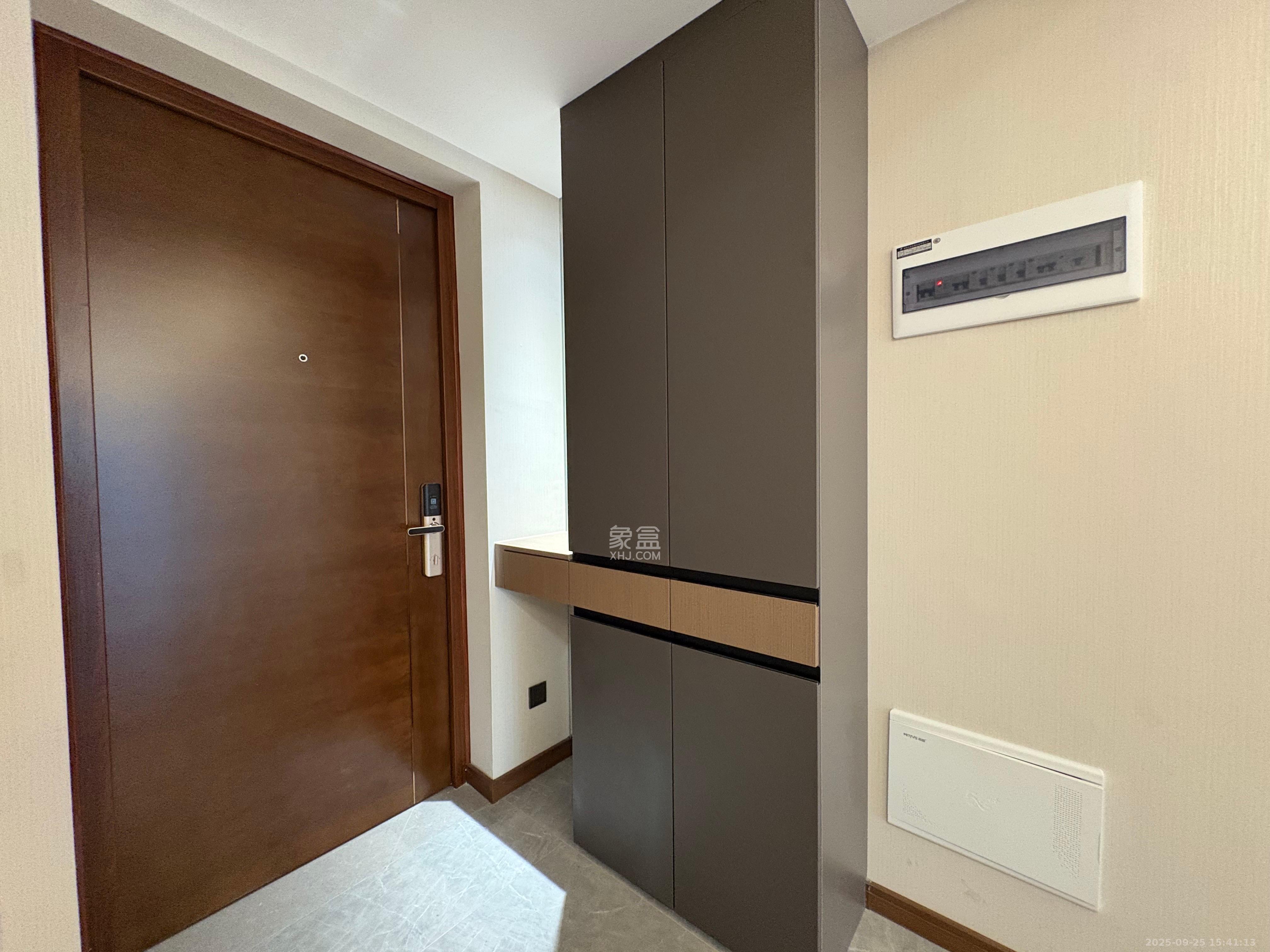 卓越洋湖晴翠 3室2厅2卫 3100.0元/月 卓越洋湖晴翠 3室2厅2卫 3100.0元/月室内图