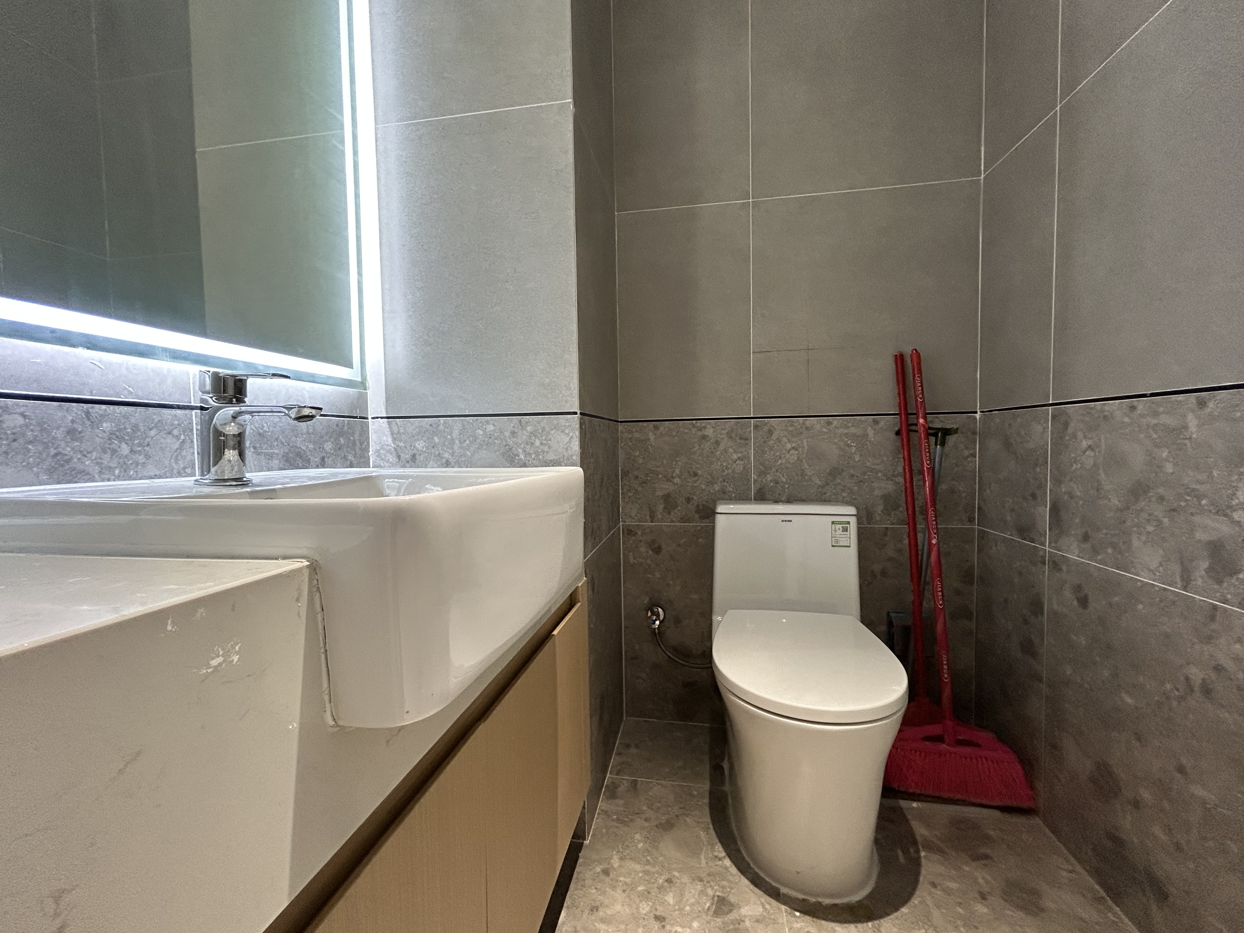 海航豪庭南苑  1室1厅2卫    3600.0元/月室内图