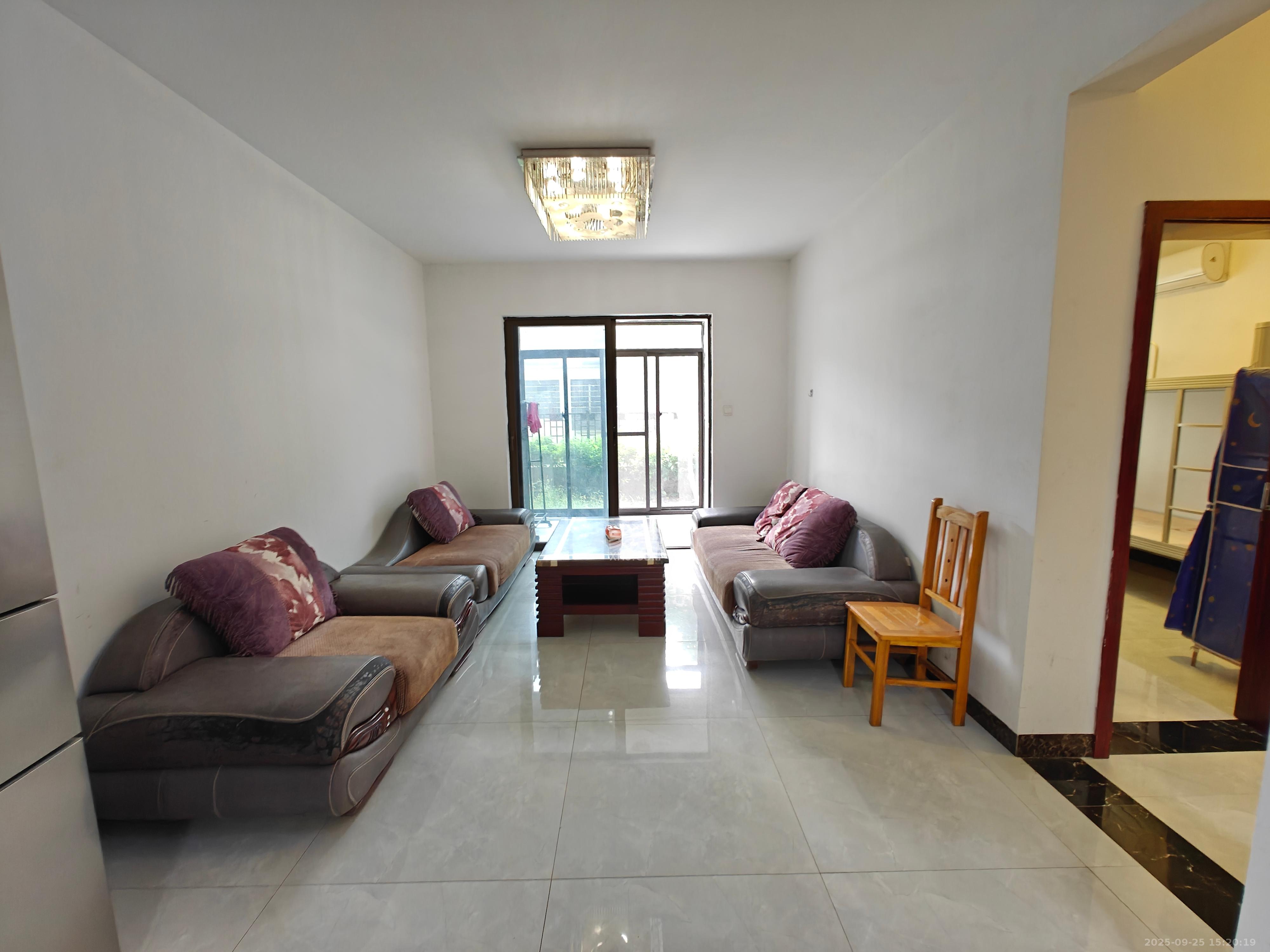 华润置地广场二期 3室2厅2卫 2200.0元/月 华润置地广场二期 3室2厅2卫 2200.0元/月室内图