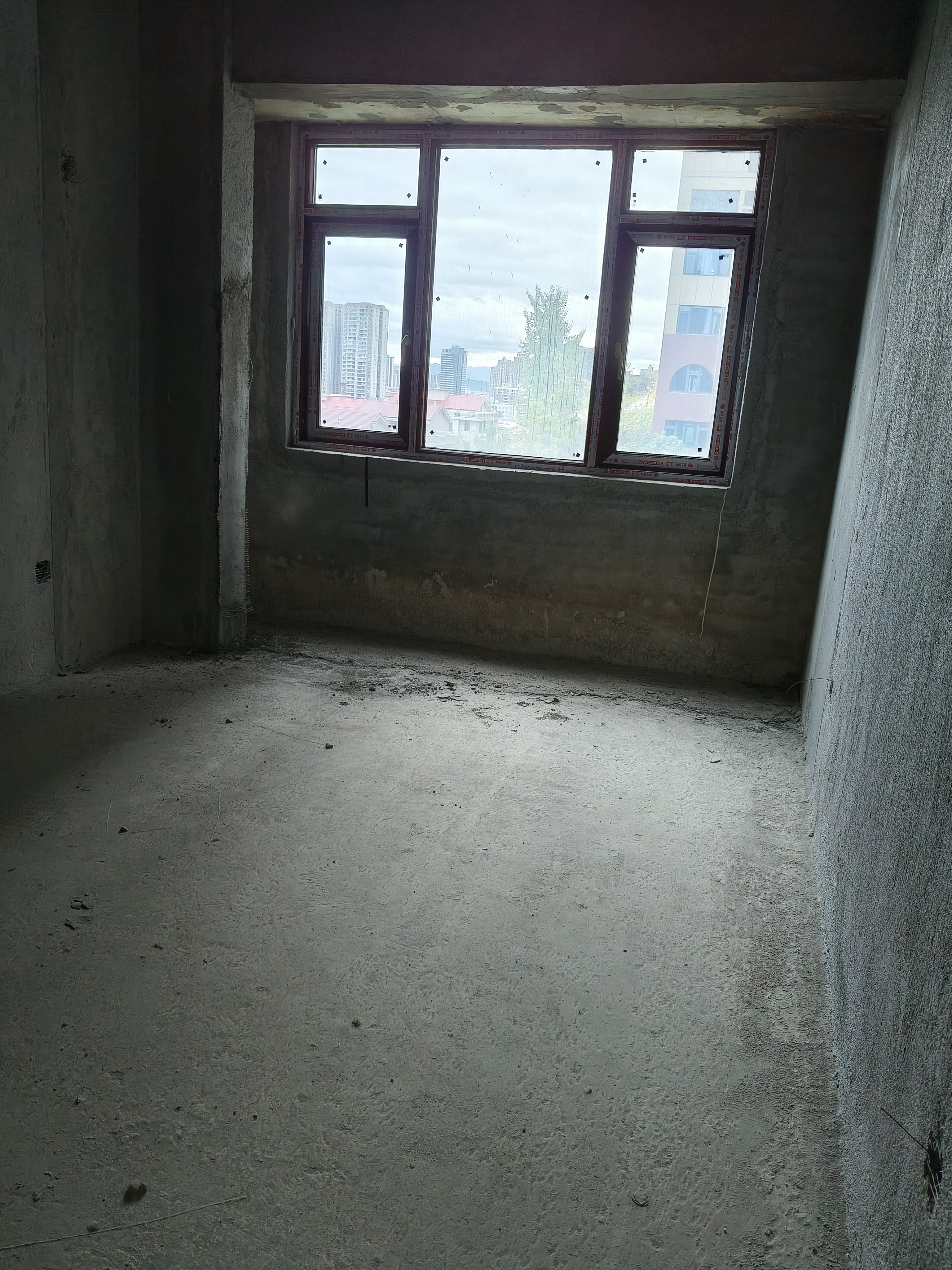 石化大院  5室2厅2卫    79.8万客厅