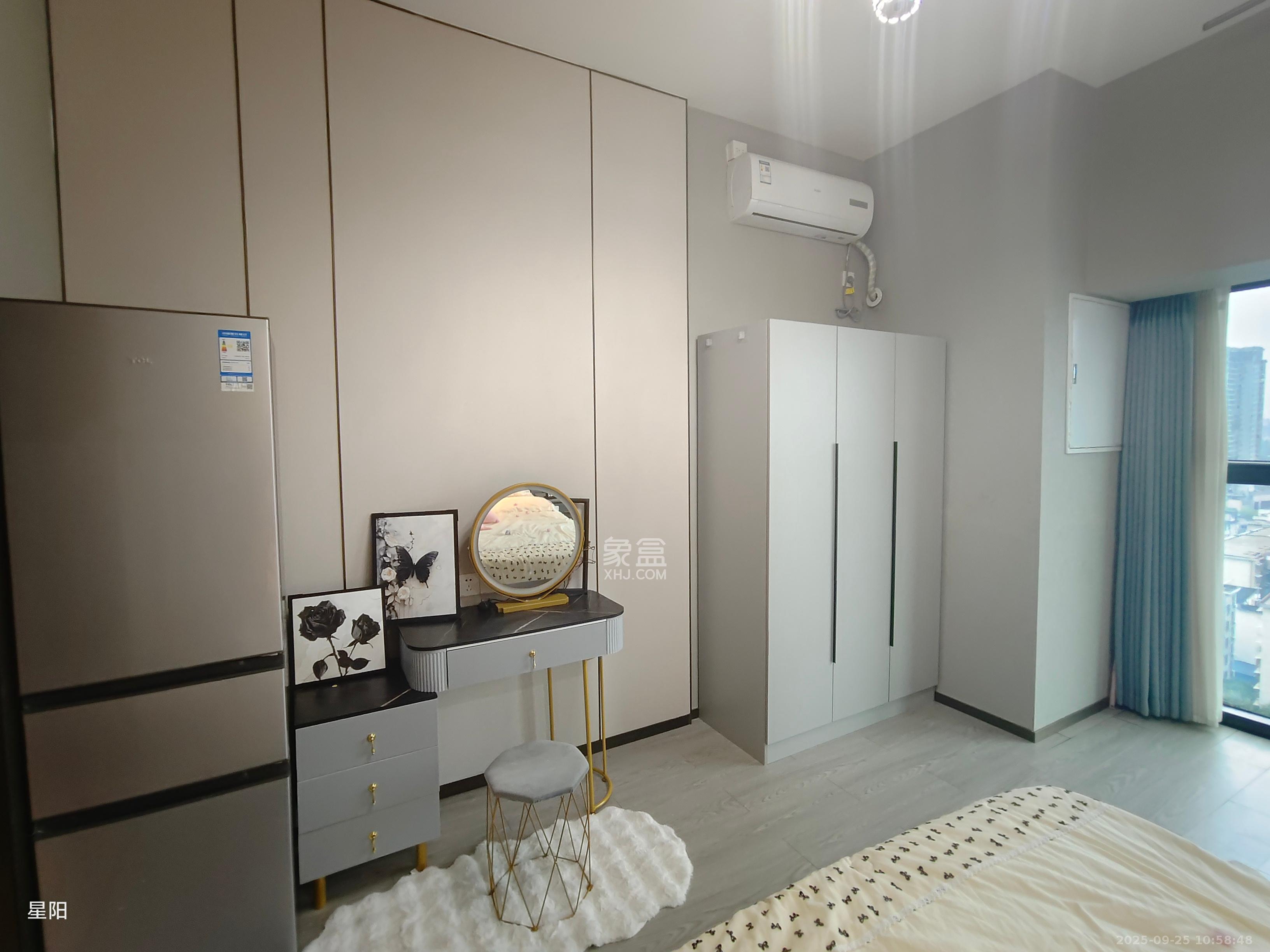 华润置地中心  1室1厅1卫    2200.0元/月室内图