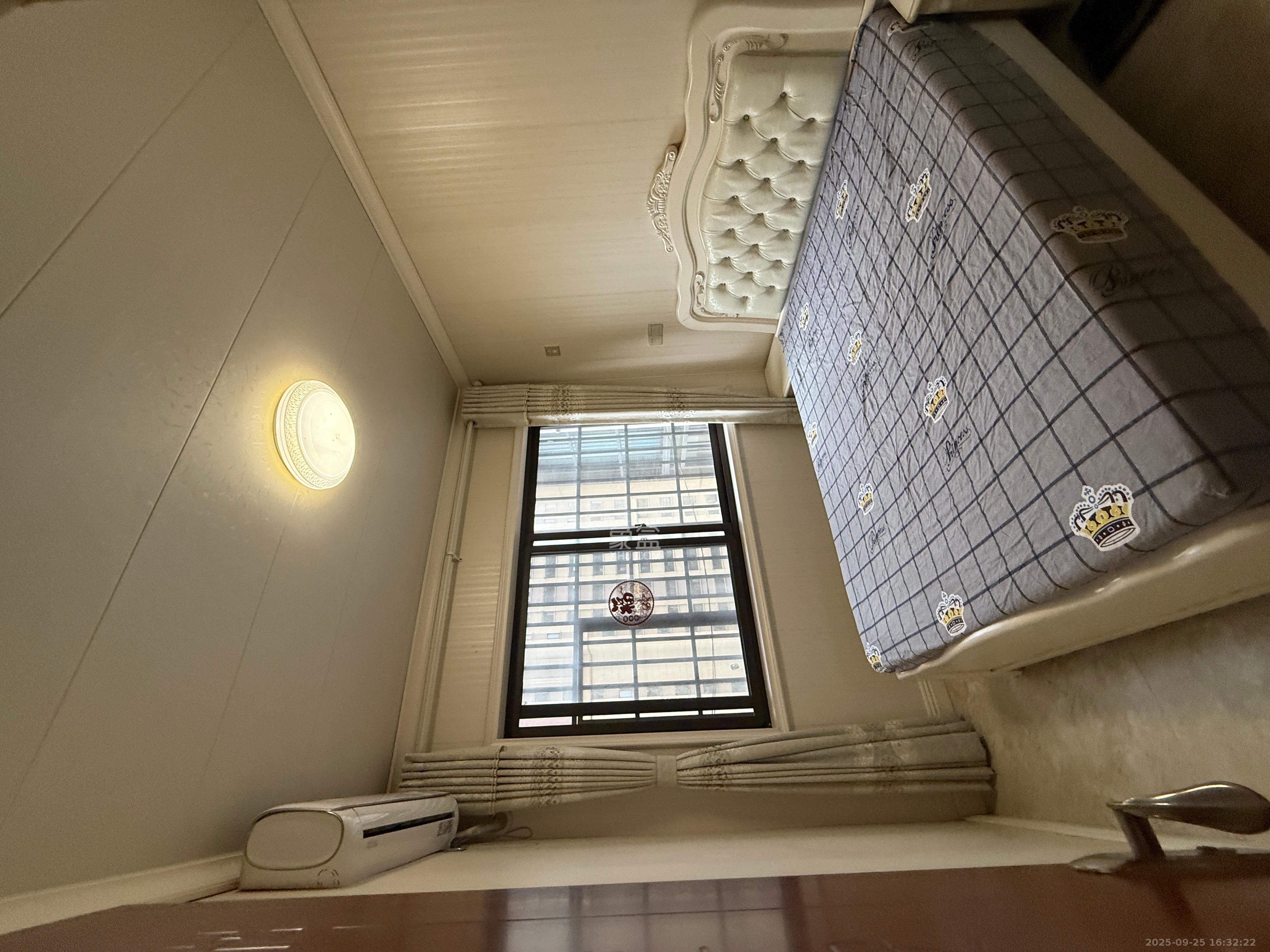 华润置地广场二期  3室2厅2卫    2600.0元/月室内图