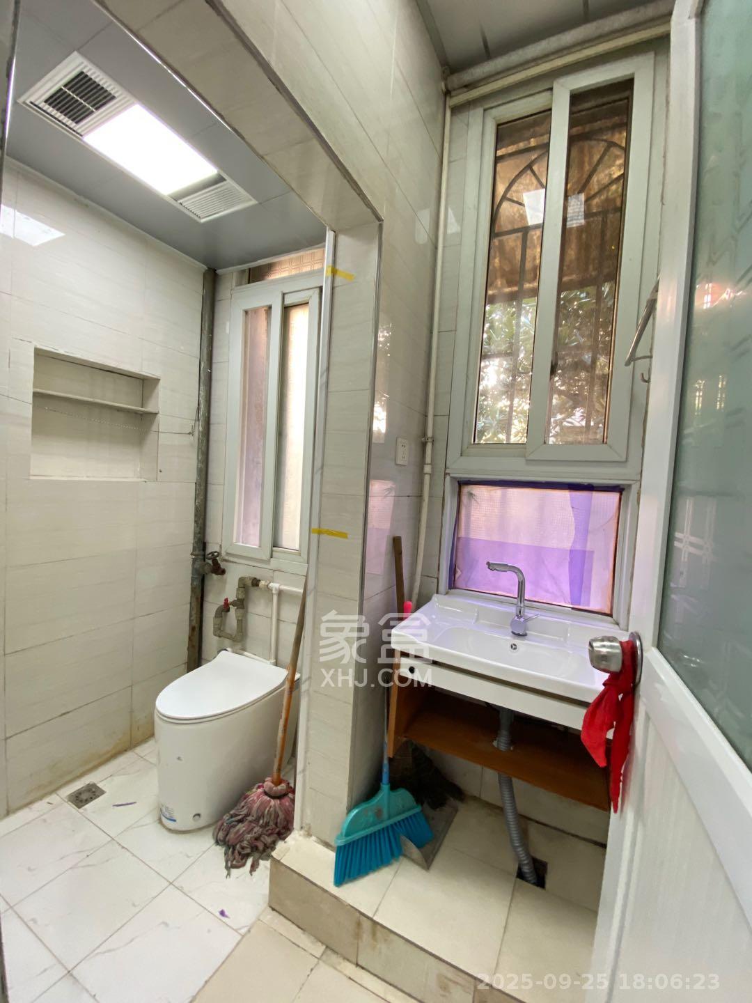 长沙理工大学教职工宿舍金盆岭住宅区(芙蓉路) 2室1厅1卫 1700.0元/月 长沙理工大学教职工宿舍金盆岭住宅区(芙蓉路) 2室1厅1卫 1700.0元/月室内图