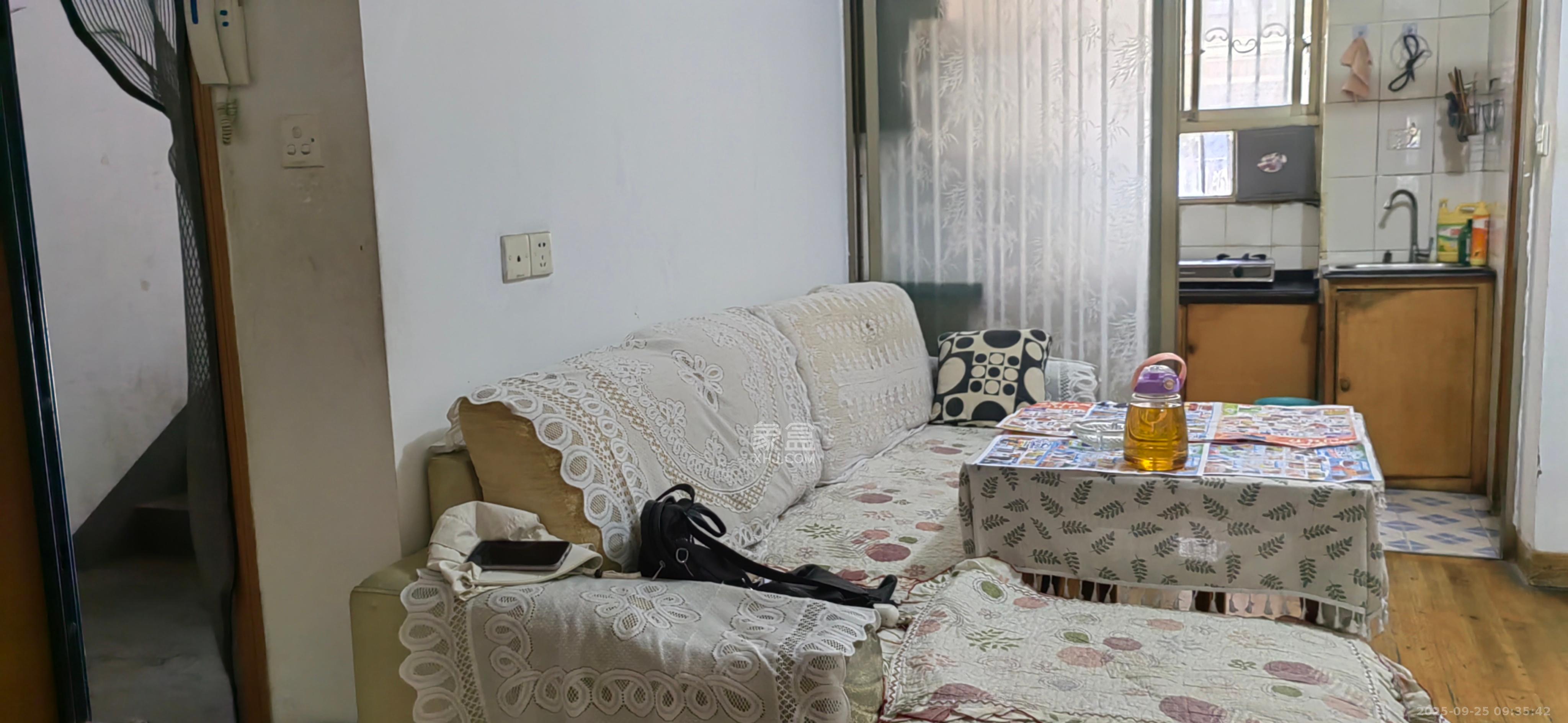 荷花园小区(安置房小区) 3室1厅1卫 1800.0元/月 荷花园小区(安置房小区) 3室1厅1卫 1800.0元/月室内图