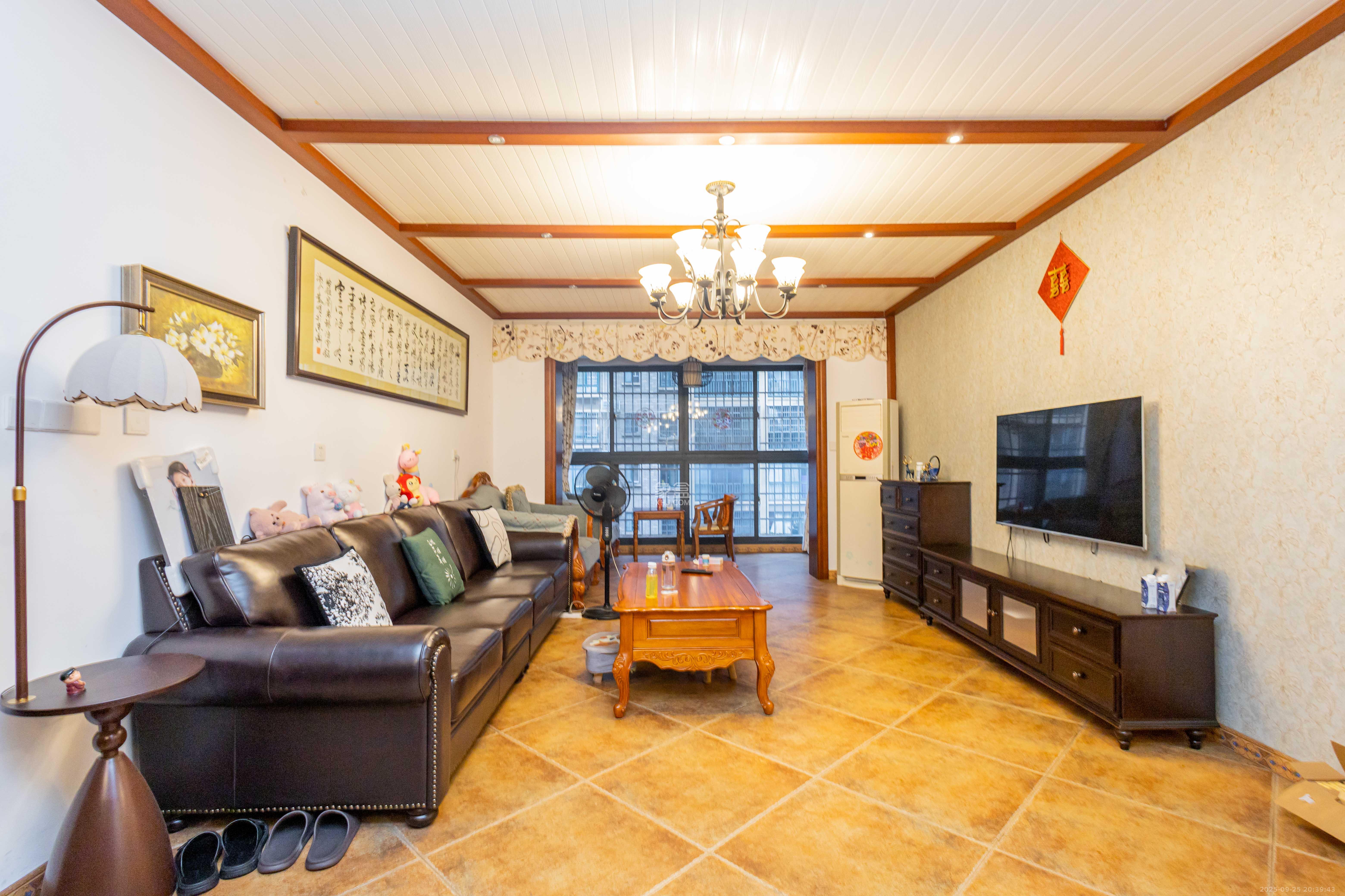 博雅湘水湾  3室2厅2卫    65.8万客厅