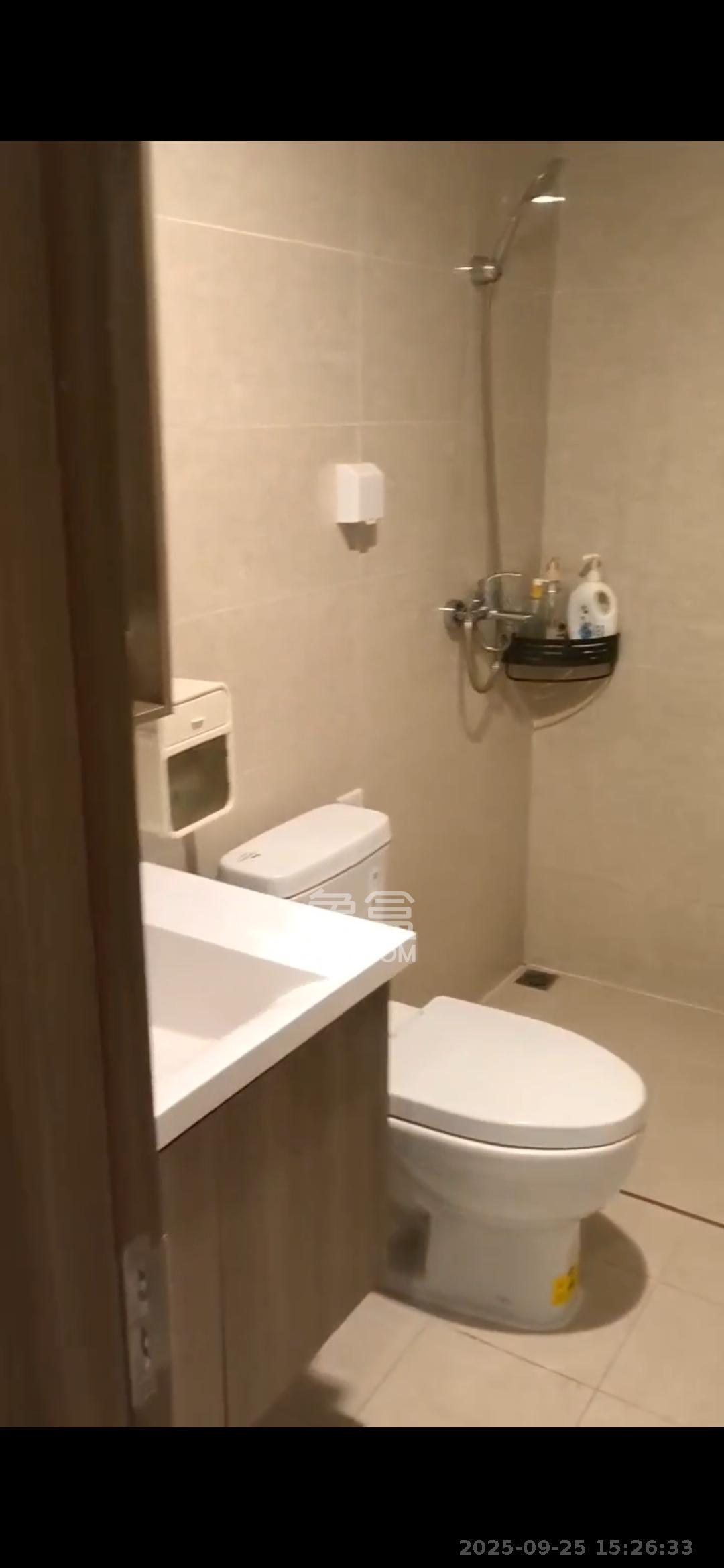 保利香槟国际  4室2厅2卫    2300.0元/月室内图