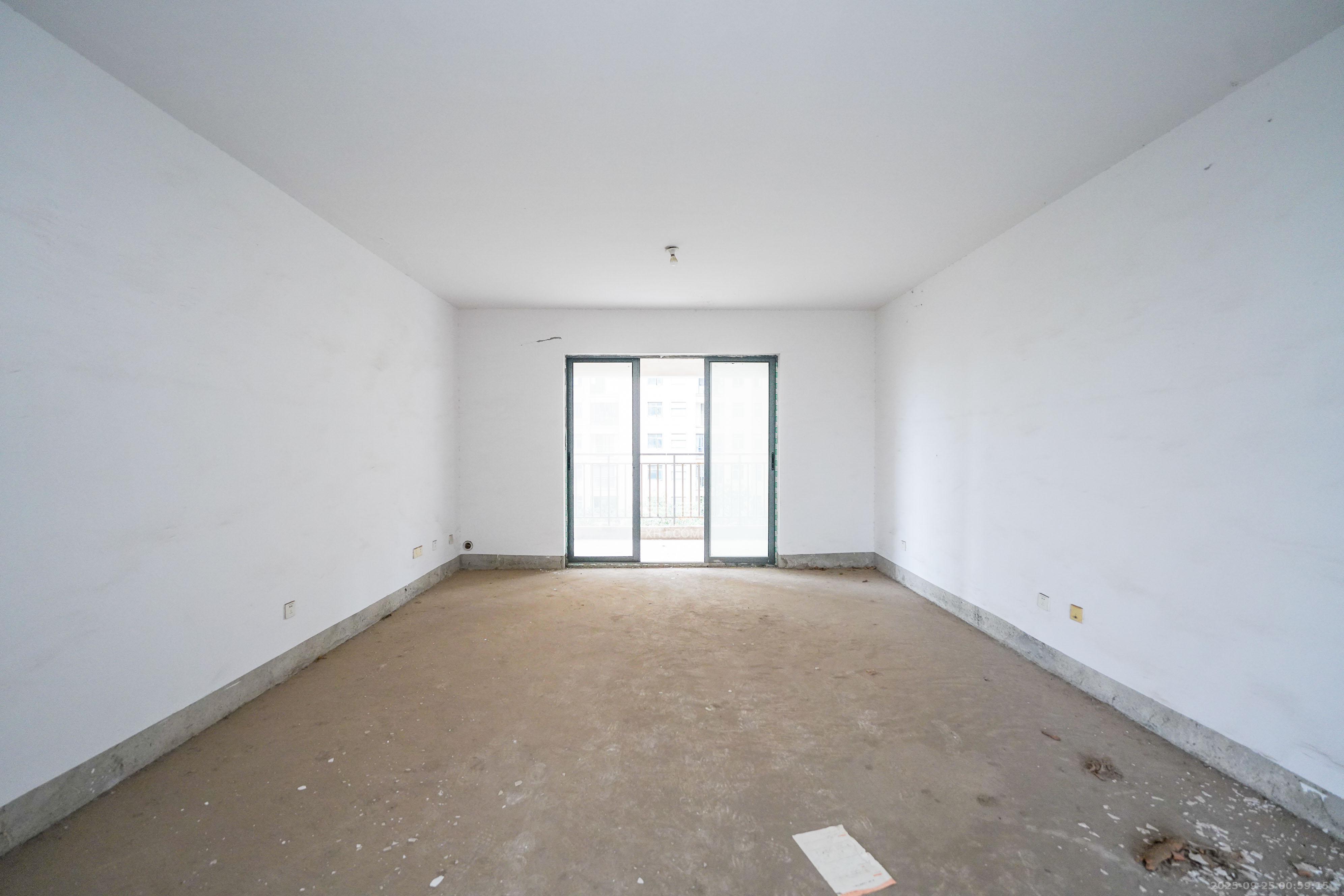 和美星城 4室1厅2卫 100.0万 和美星城 4室1厅2卫 100.0万客厅