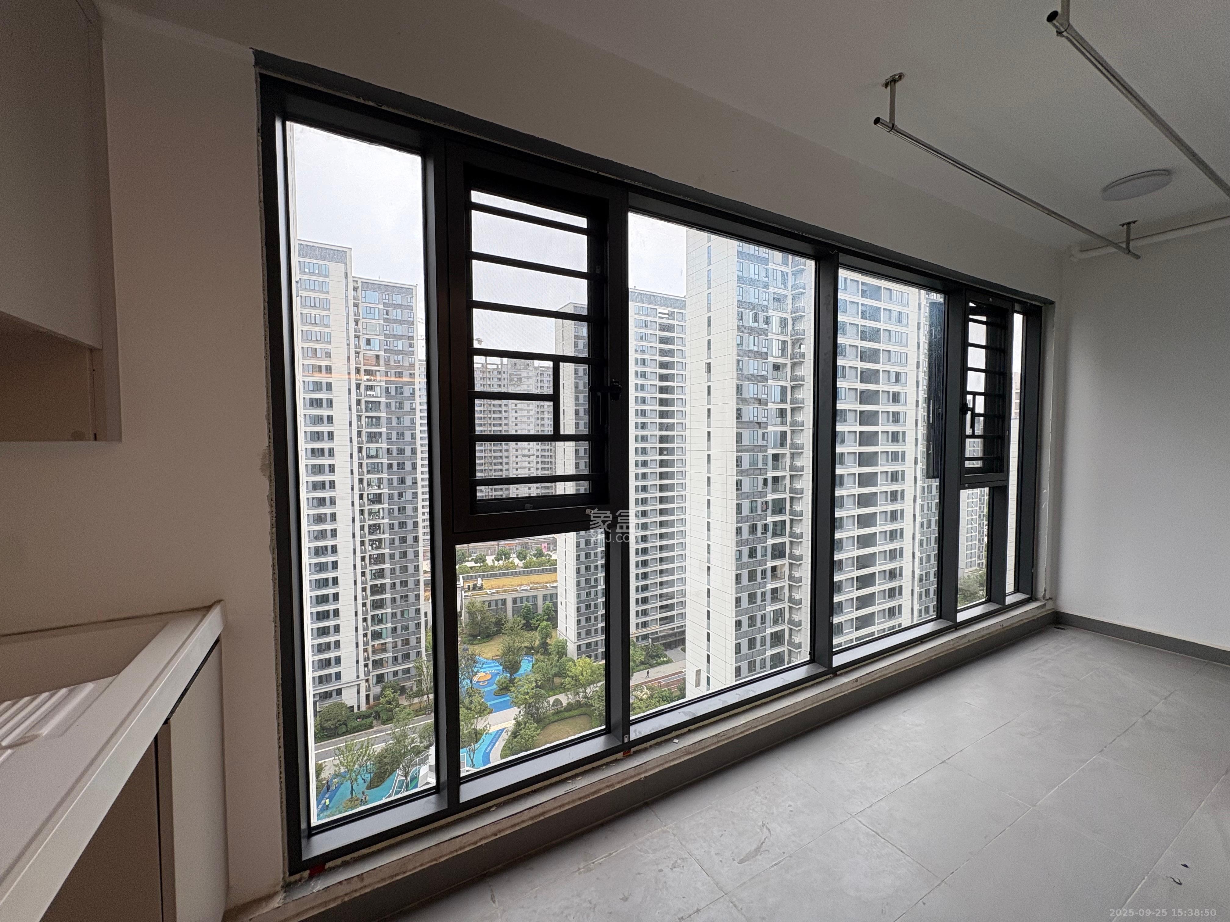 卓越洋湖晴翠 3室2厅2卫 3100.0元/月 卓越洋湖晴翠 3室2厅2卫 3100.0元/月室内图