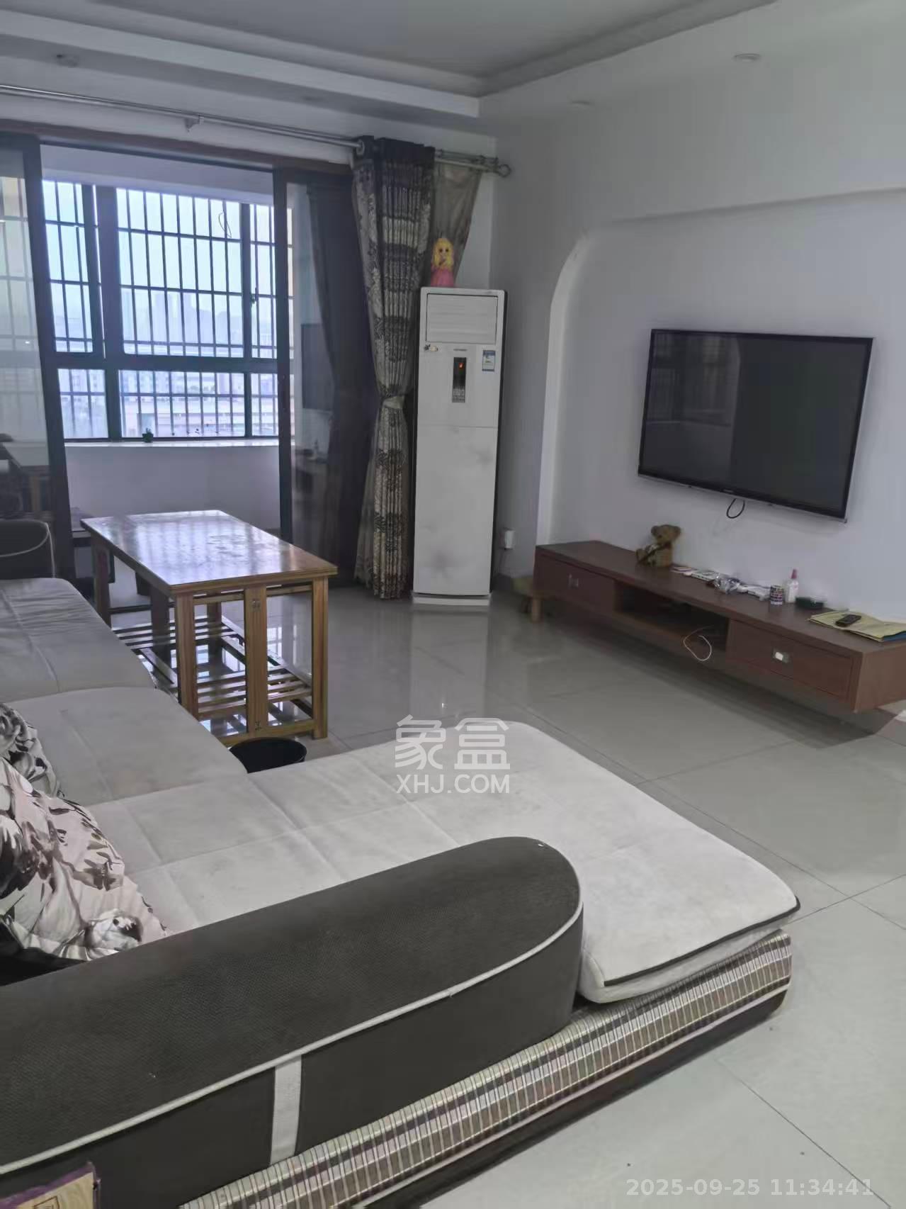 保利麓谷林语C区  3室2厅1卫   2550.00元/月室内图1