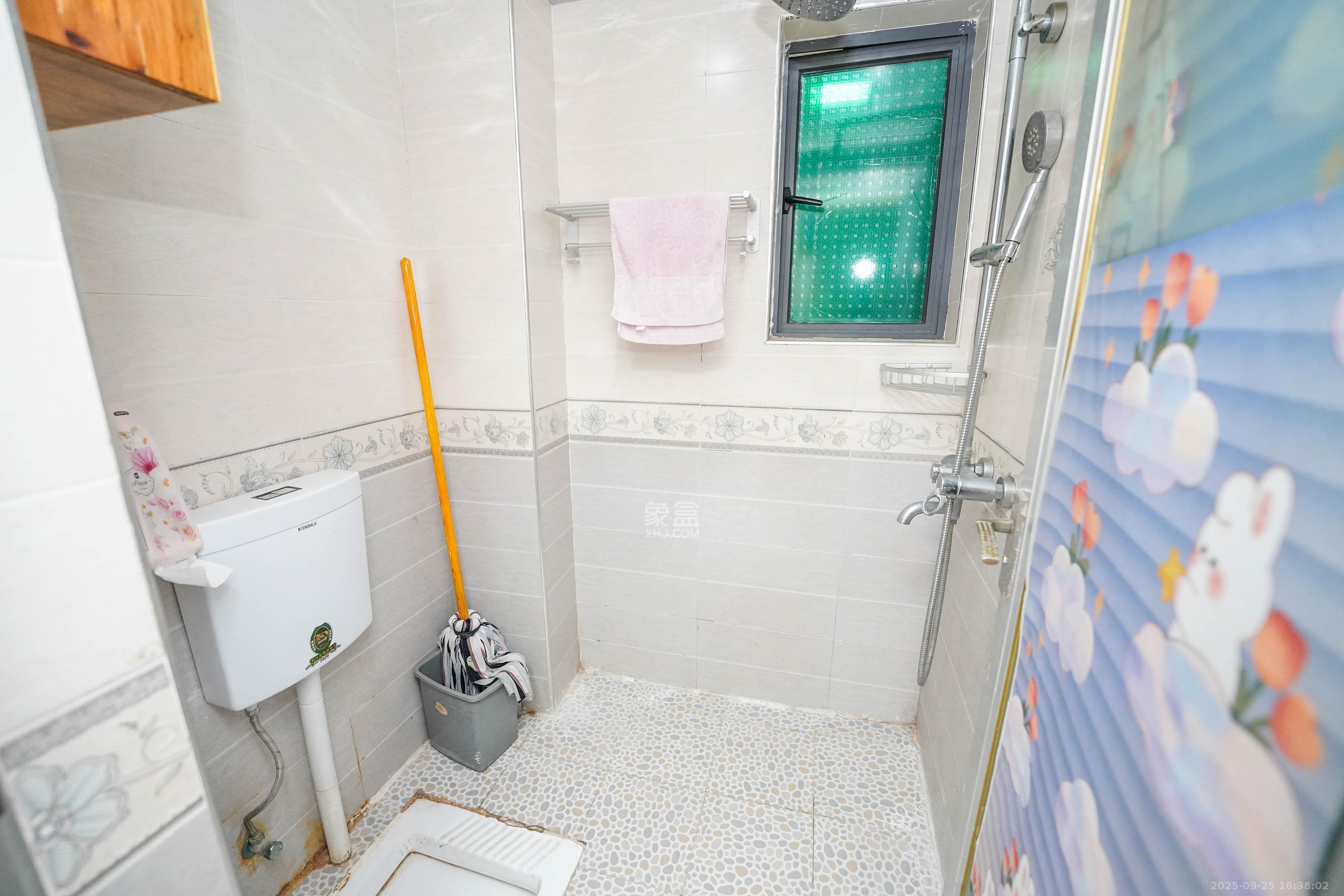 山水嘉园 3室2厅1卫 56.0万 山水嘉园 3室2厅1卫 56.0万卫生间