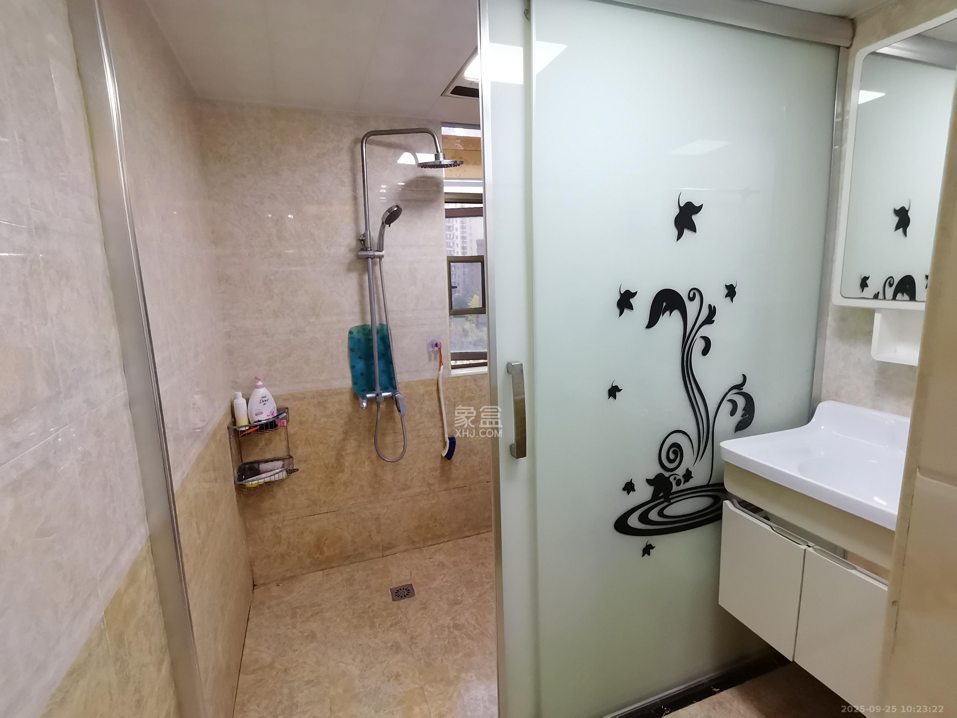 江山帝景哈佛  2室2厅1卫    1880.0元/月 江山帝景哈佛  2室2厅1卫    1880.0元/月室内图