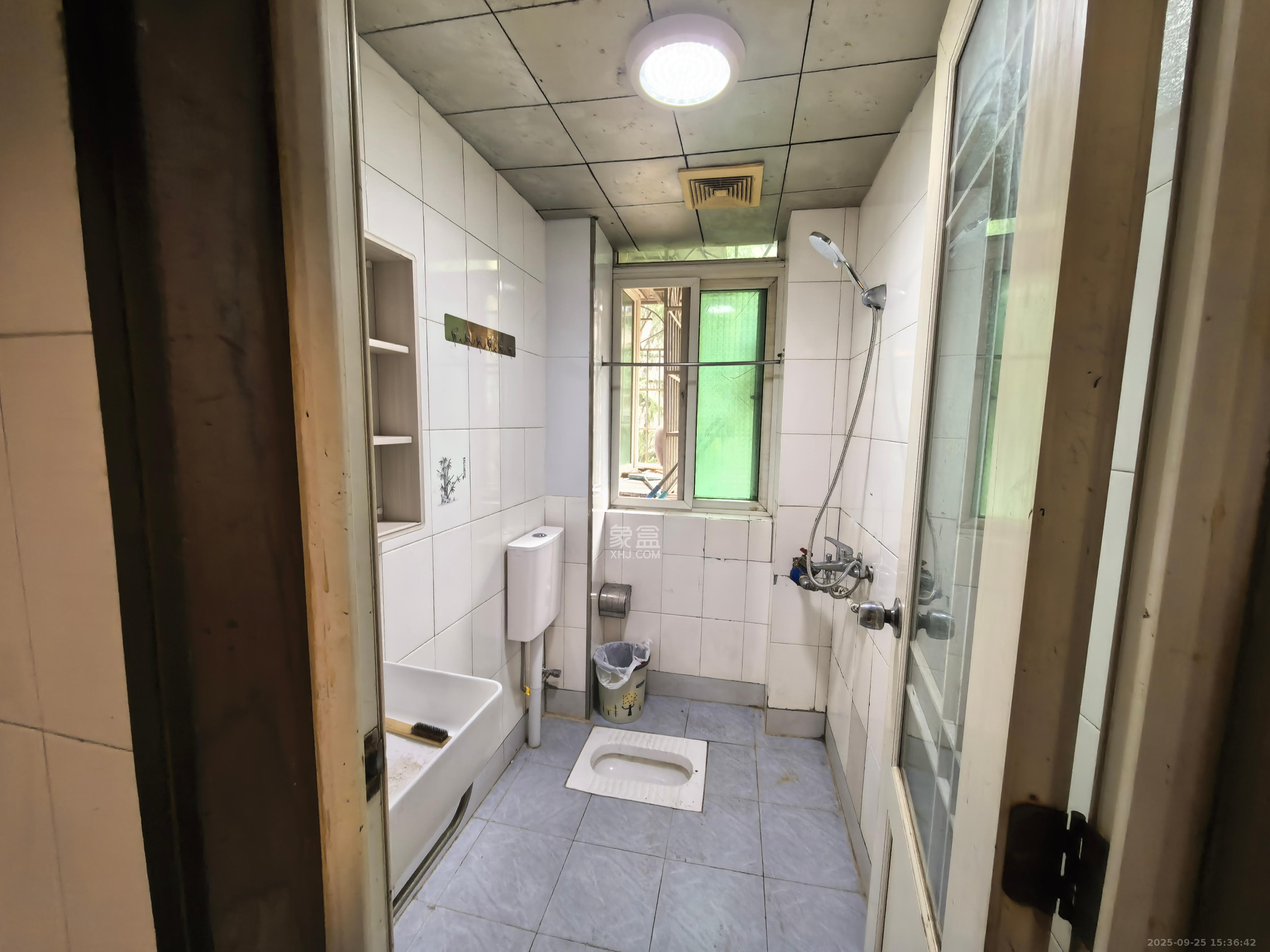 欣安小区  3室2厅2卫   1800.00元/月室内图