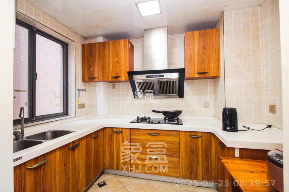 上海城小区 4室2厅2卫 2700.0元/月 上海城小区 4室2厅2卫 2700.0元/月室内图