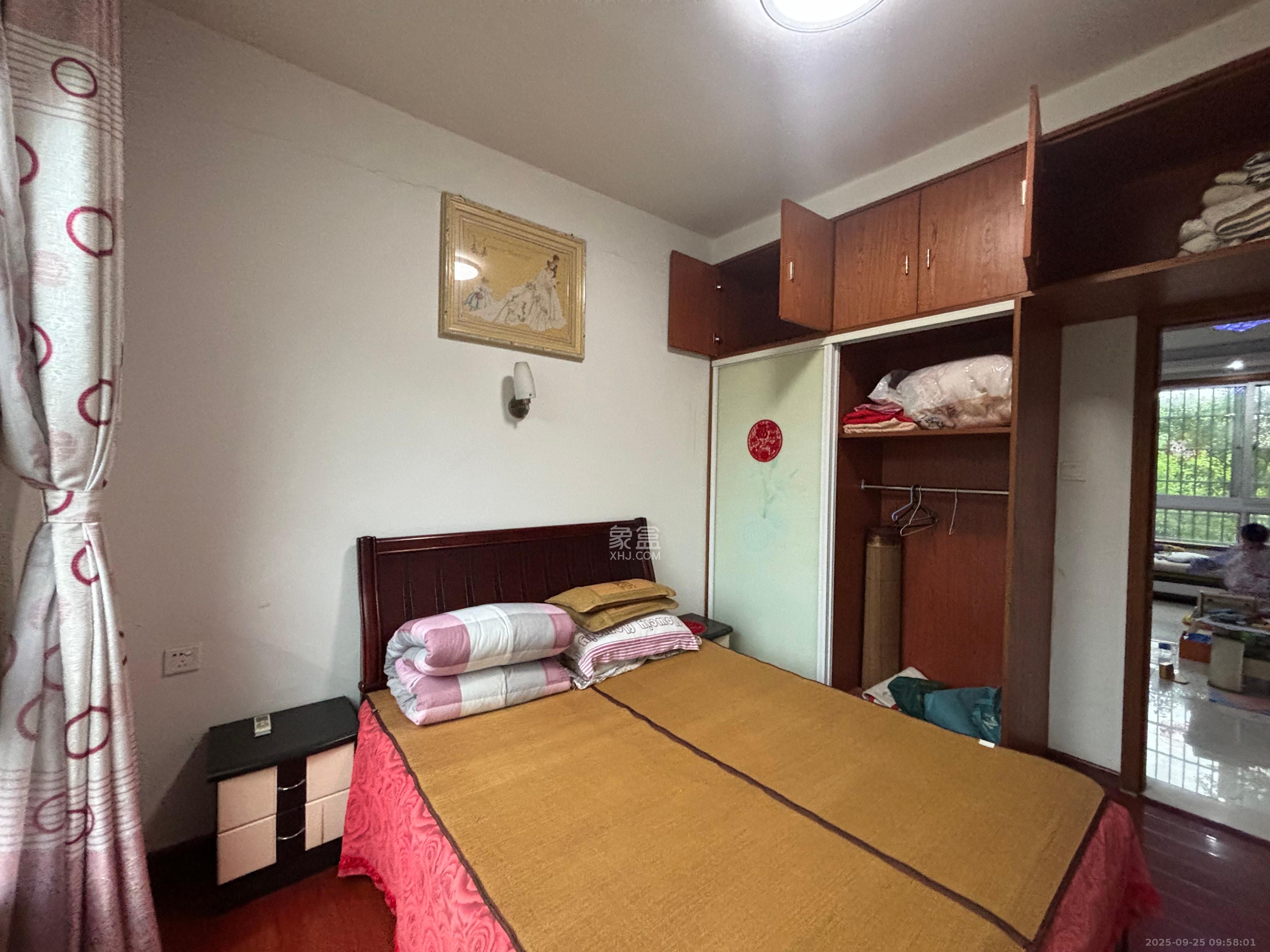 山水湾  3室2厅2卫    2200.0元/月室内图