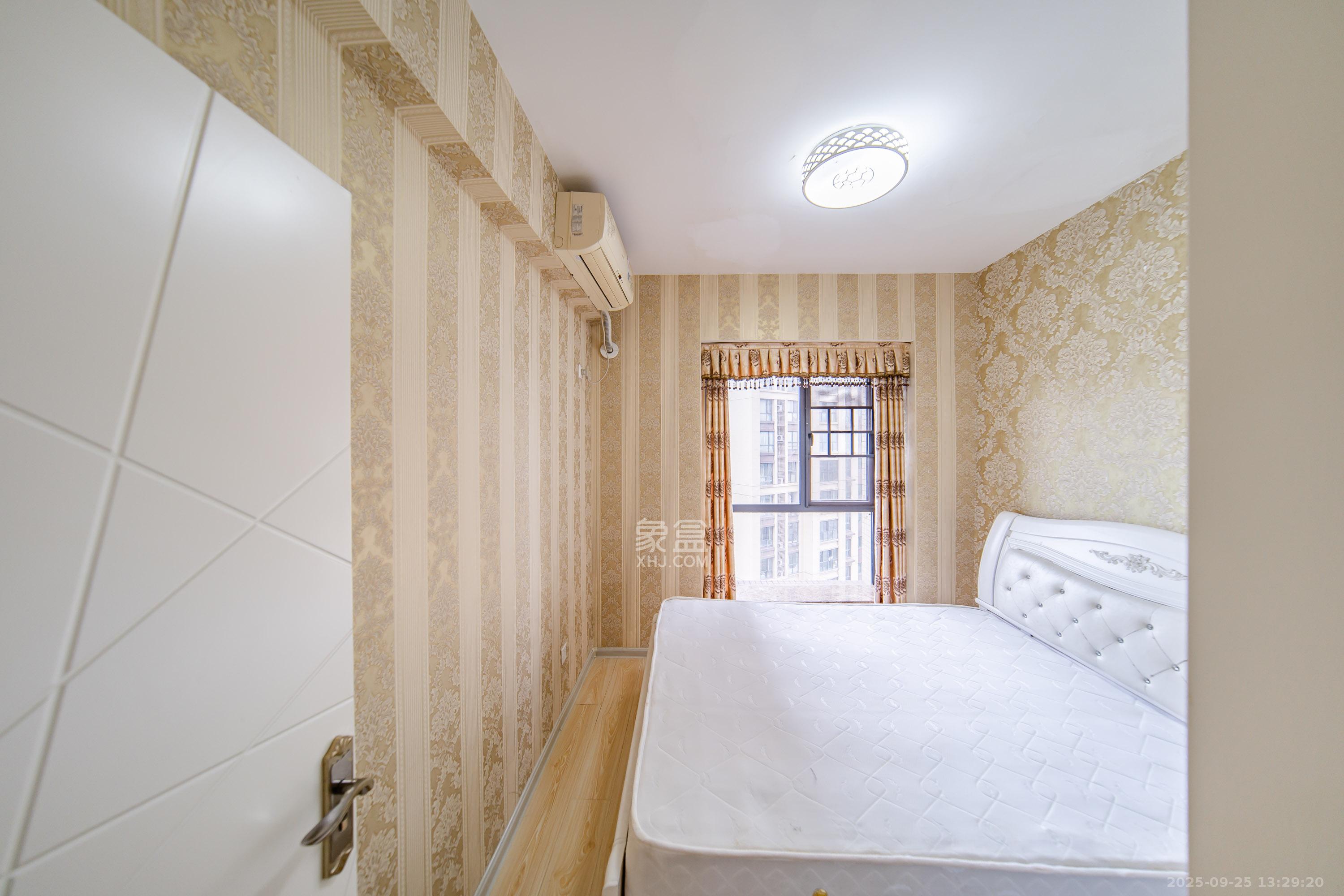 兰亭湾畔 3室2厅1卫 89.8万 兰亭湾畔 3室2厅1卫 89.8万卧室