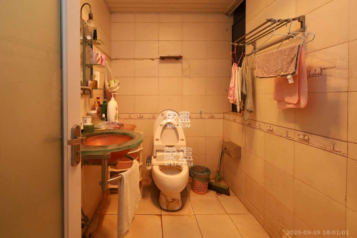 枫林绿洲 3室2厅2卫 2500.0元/月 枫林绿洲 3室2厅2卫 2500.0元/月室内图